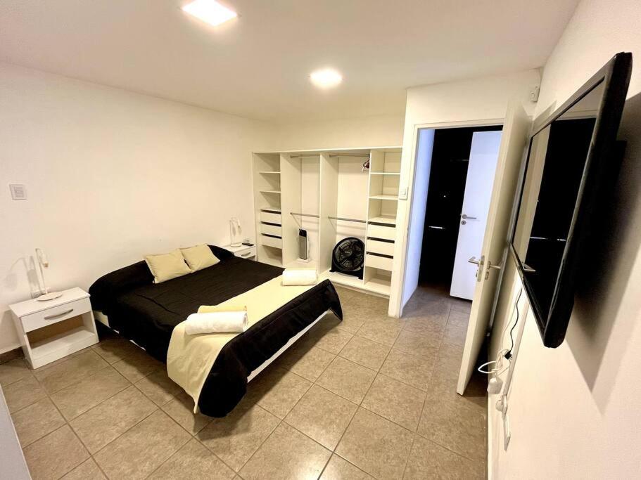 Five-Bedroom House photo 2