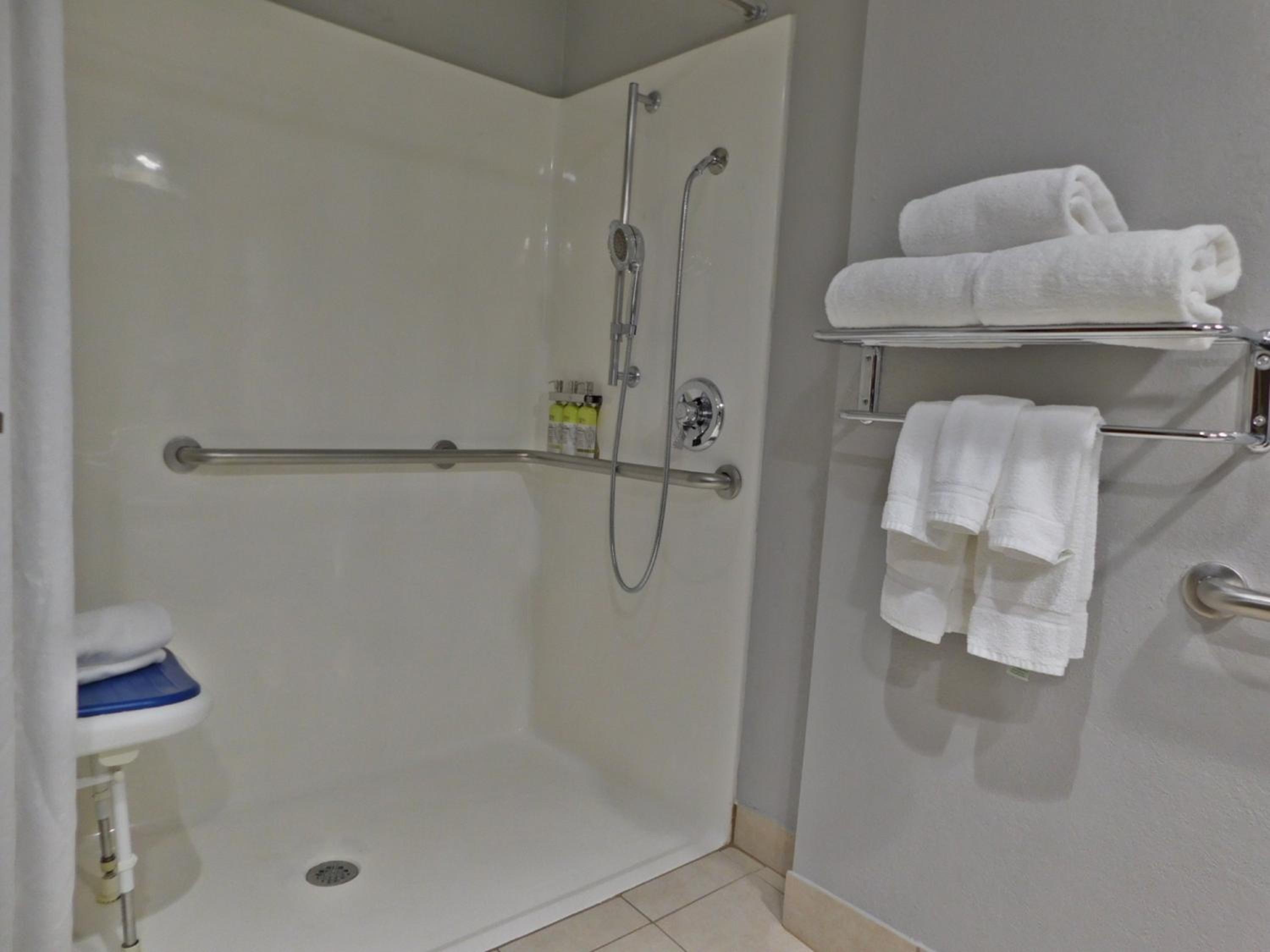 King Room - Hearing Accessible - Roll-in Shower photo 2