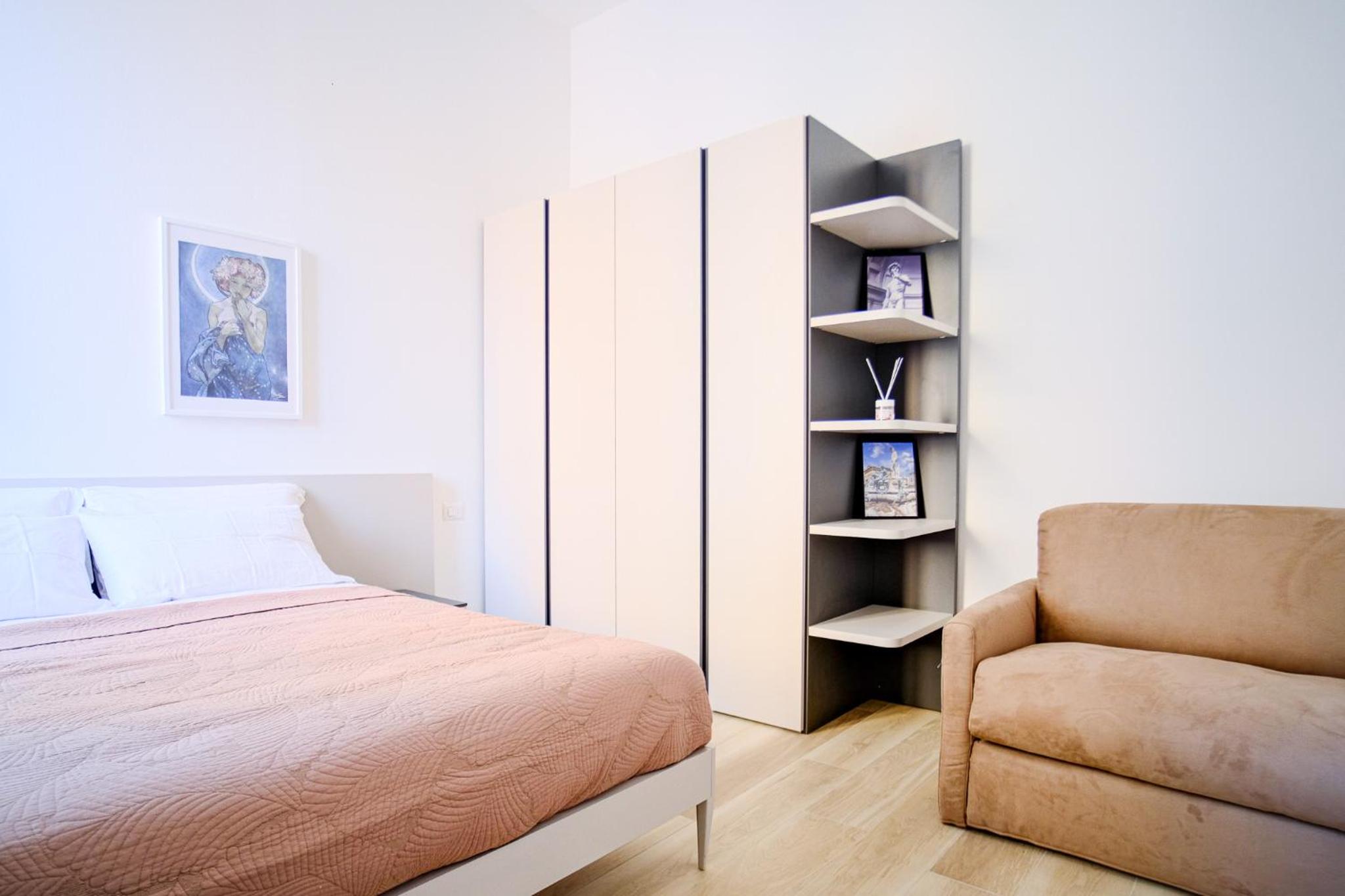 One-Bedroom Apartment photo 2