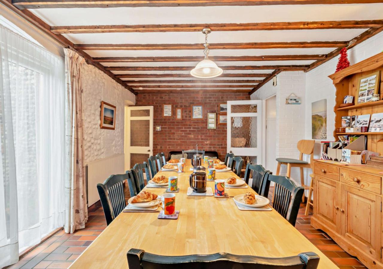 Five-Bedroom House photo 2