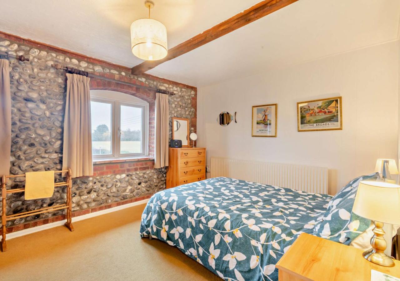 Five-Bedroom House photo 1