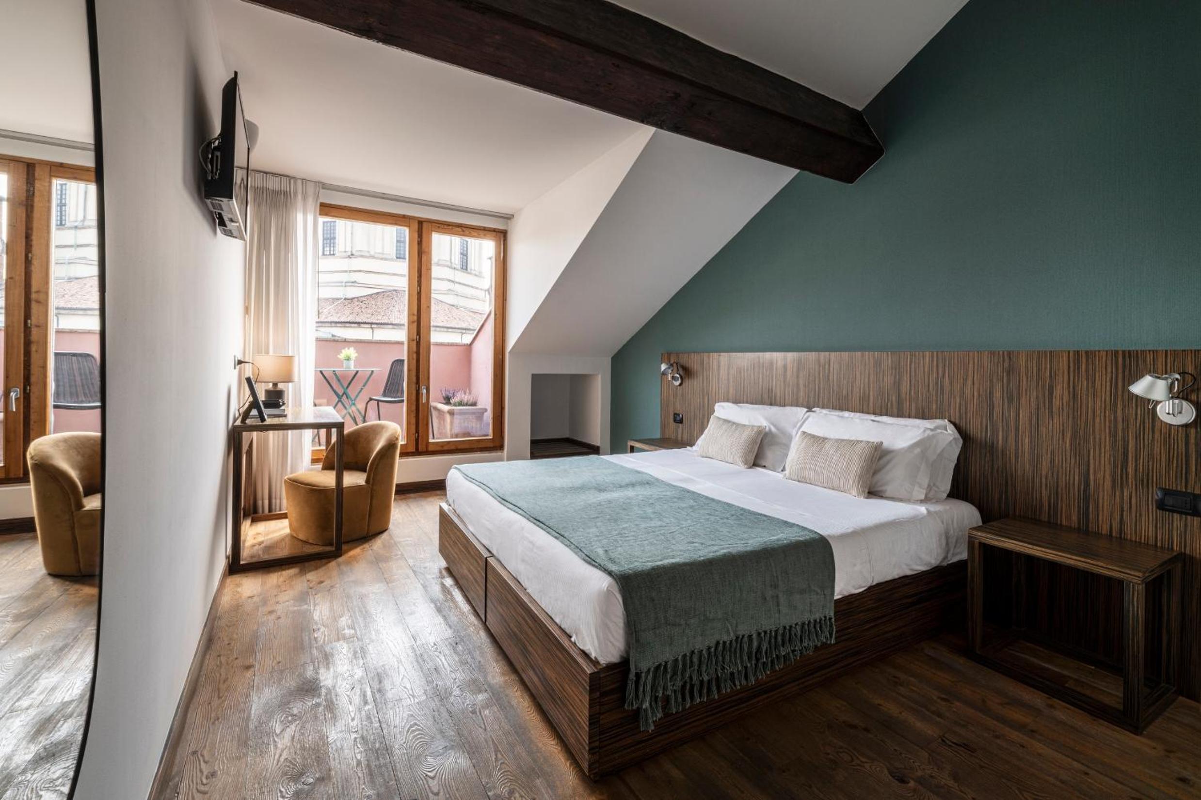 Deluxe Double Room with Balcony