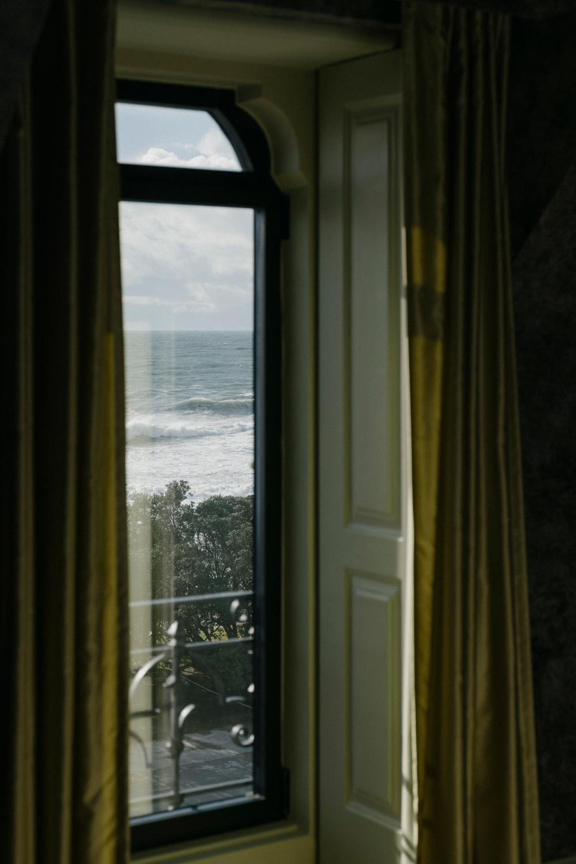 King Suite with Ocean View thumbnail 6