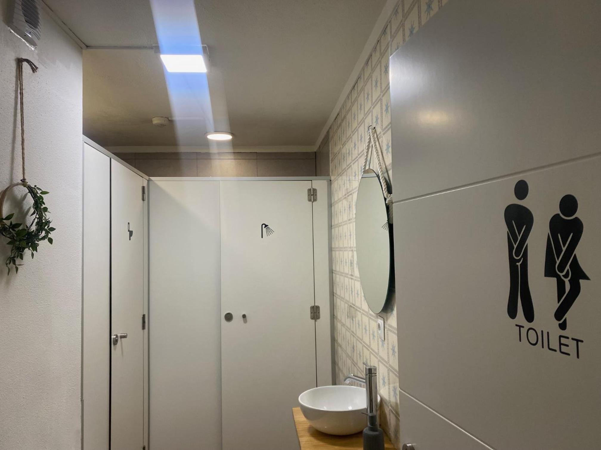 Double Room with Shared Bathroom photo 3