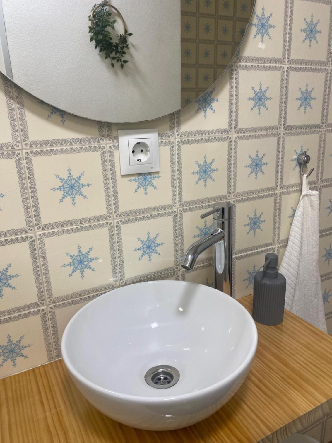Double Room with Shared Bathroom photo 2