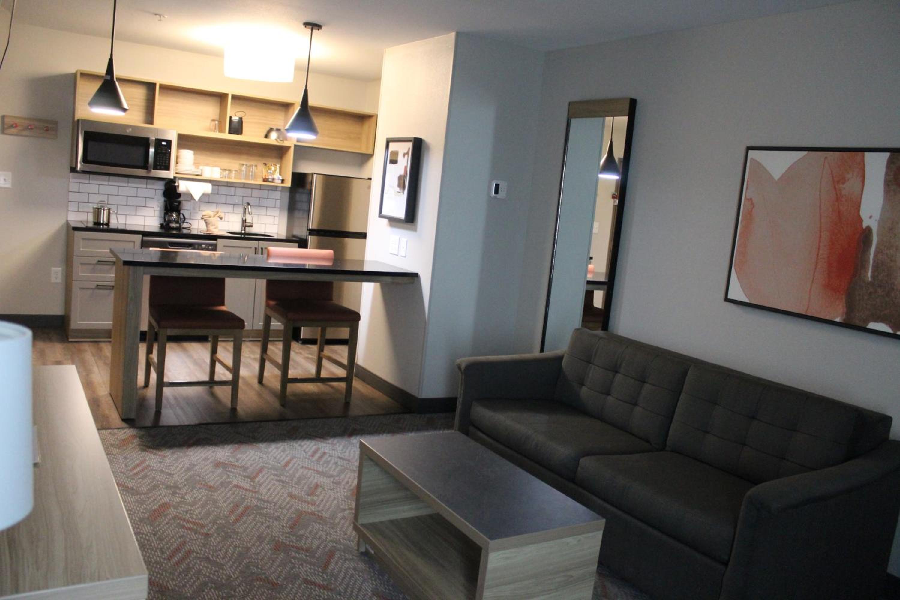 One-Bedroom Suite - Photo 3