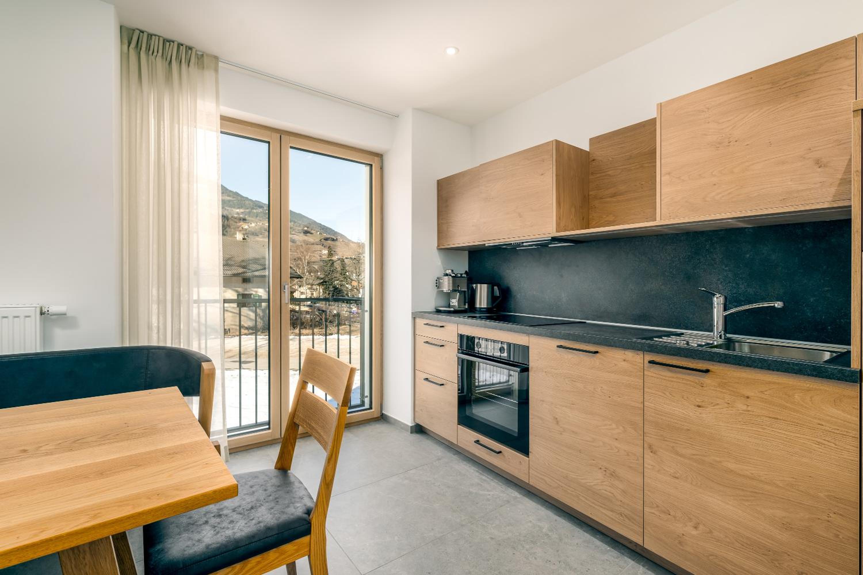 Two-Bedroom Deluxe Apartment with Garden View photo 2