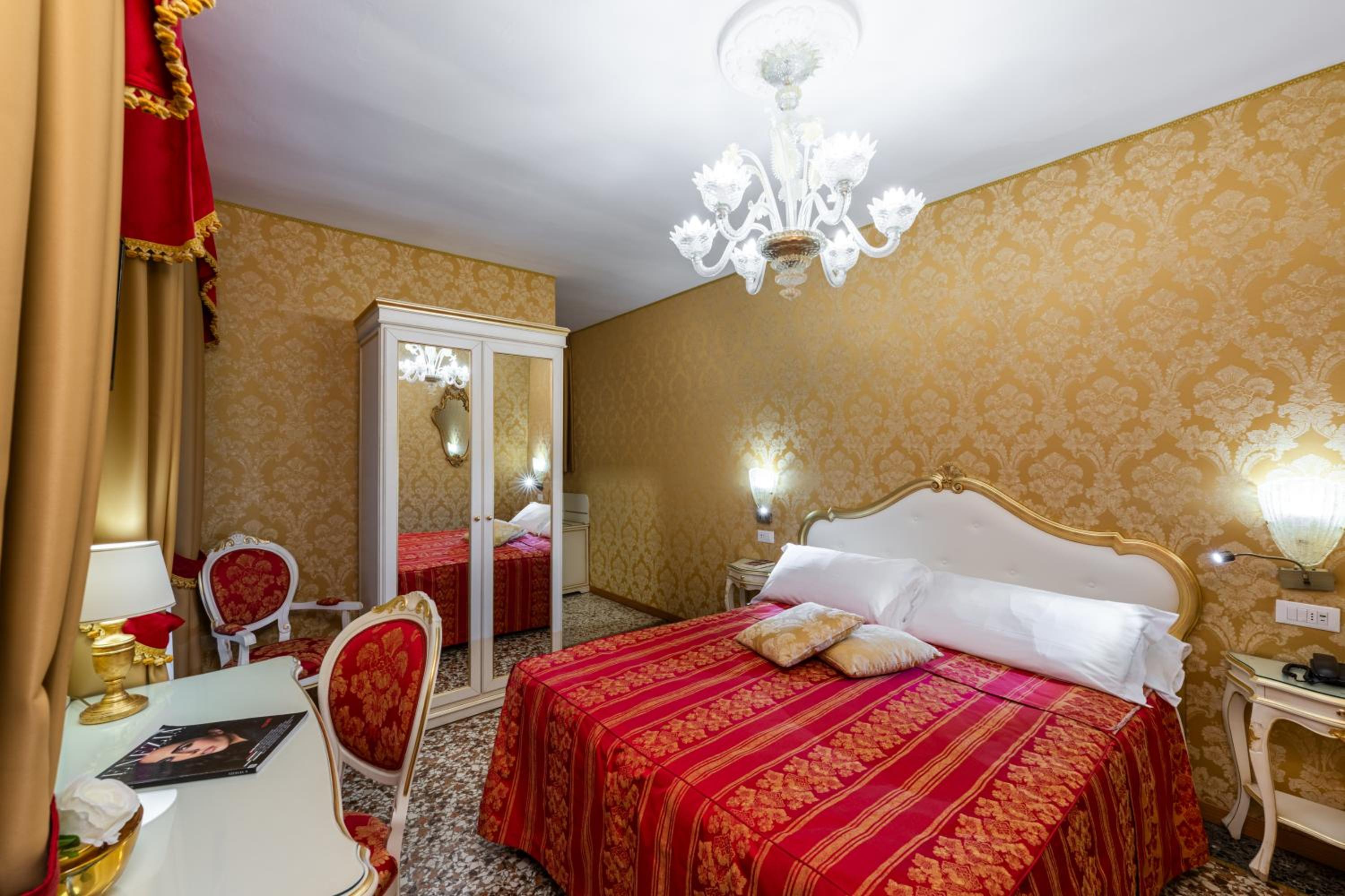 Deluxe Double or Twin Room with Balcony photo 2