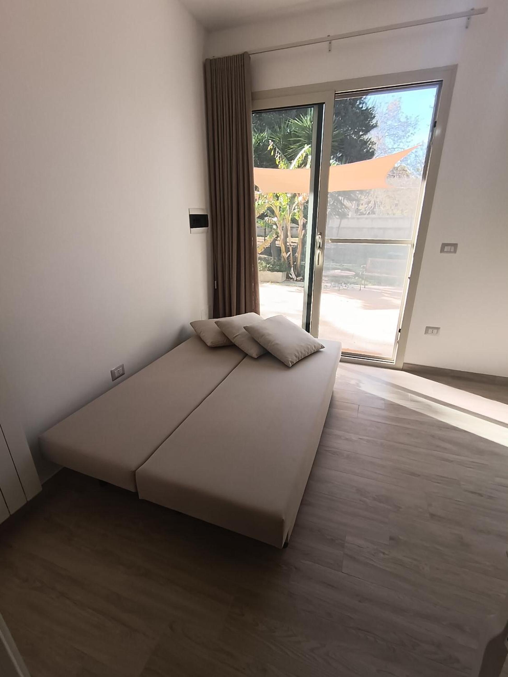 One-Bedroom House photo 1