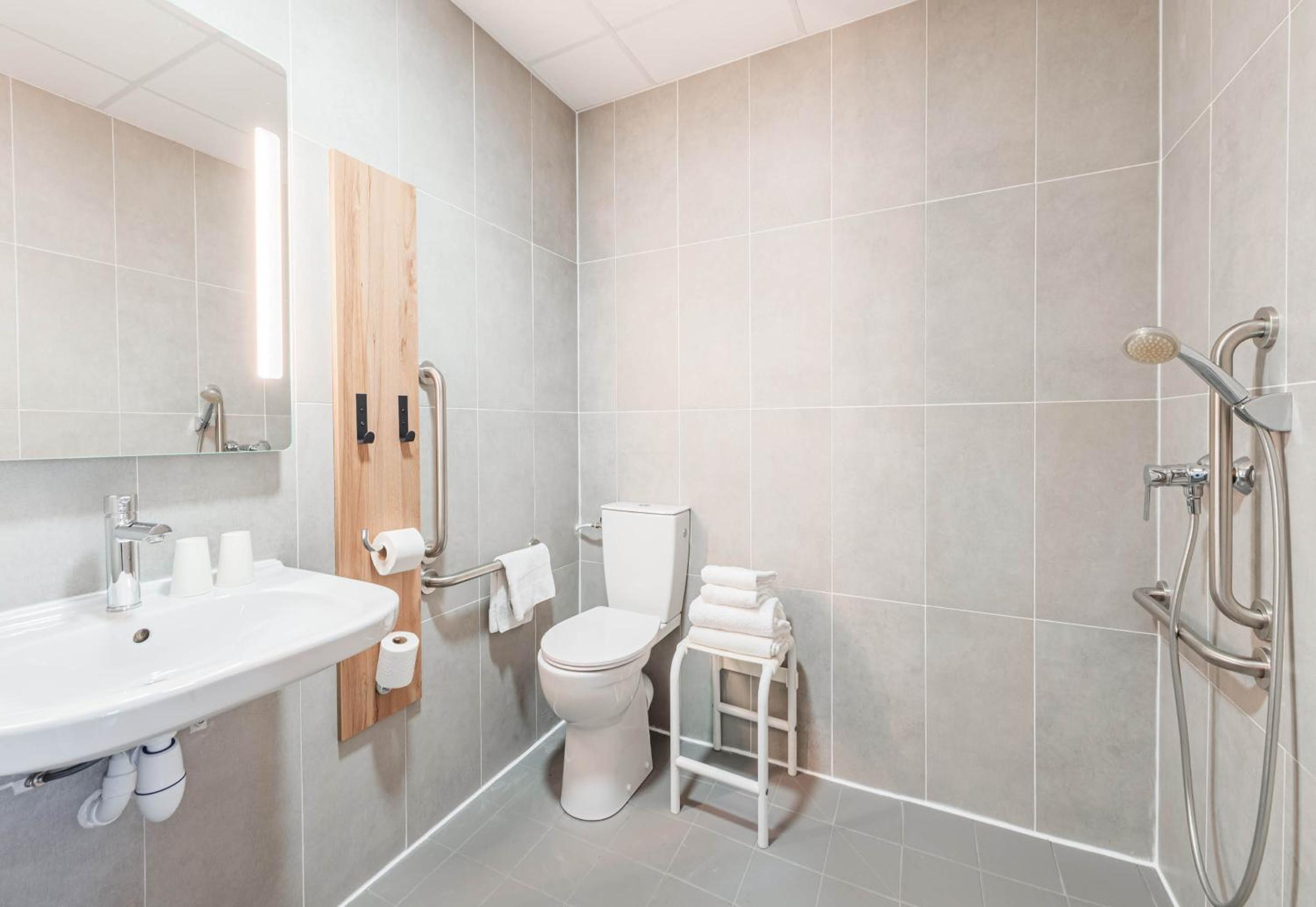 Double Room - Disability Access - Photo 7