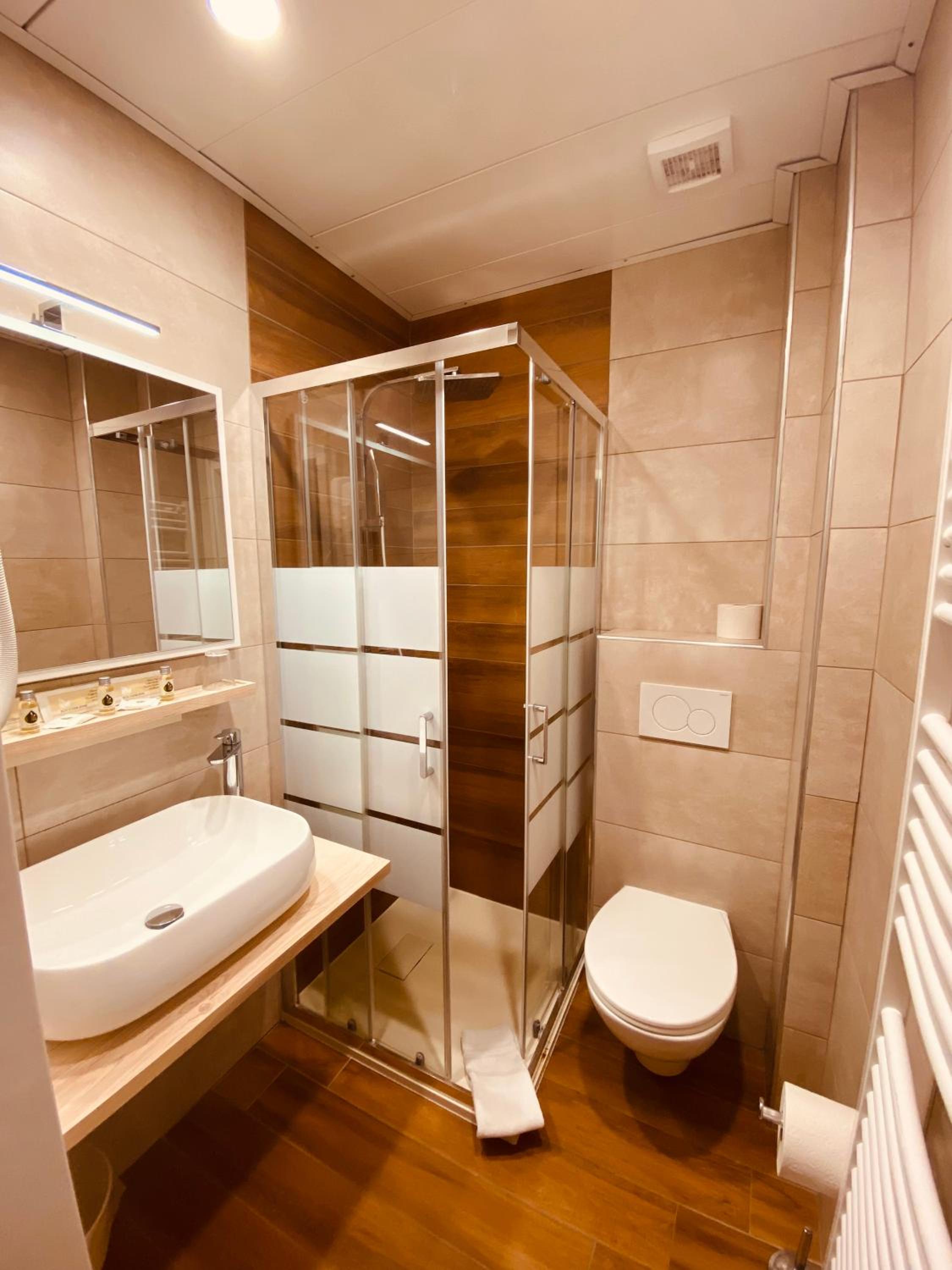 Quadruple Room - Photo 4