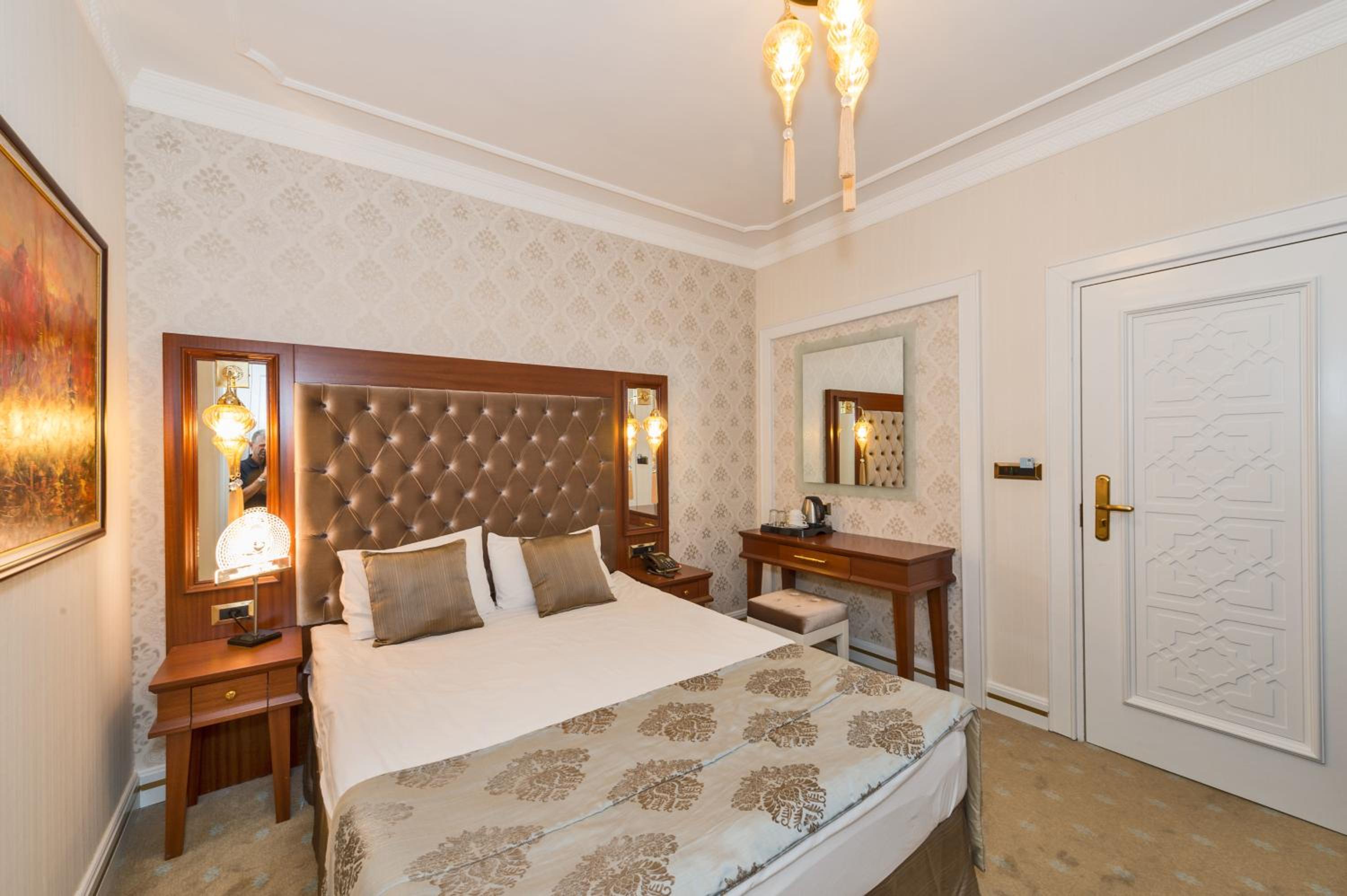 Economy Double Room without Window photo 3