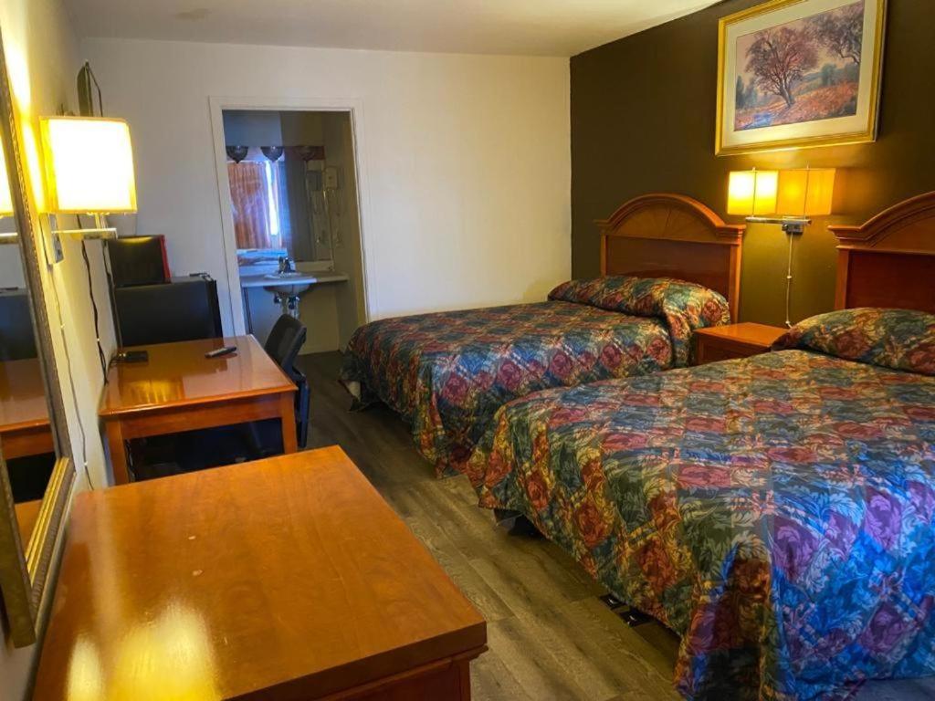 Deluxe Queen Room with Two Queen Beds - Photo 2