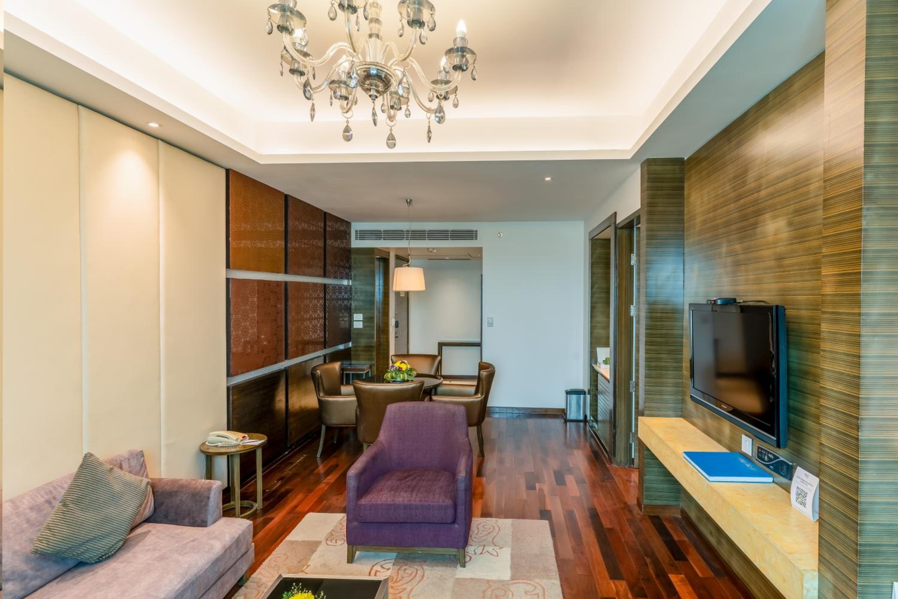 Deluxe Suite Deluxe Suite