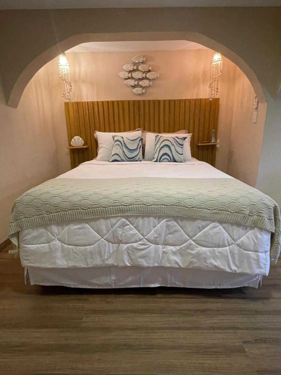 Deluxe Queen Suite