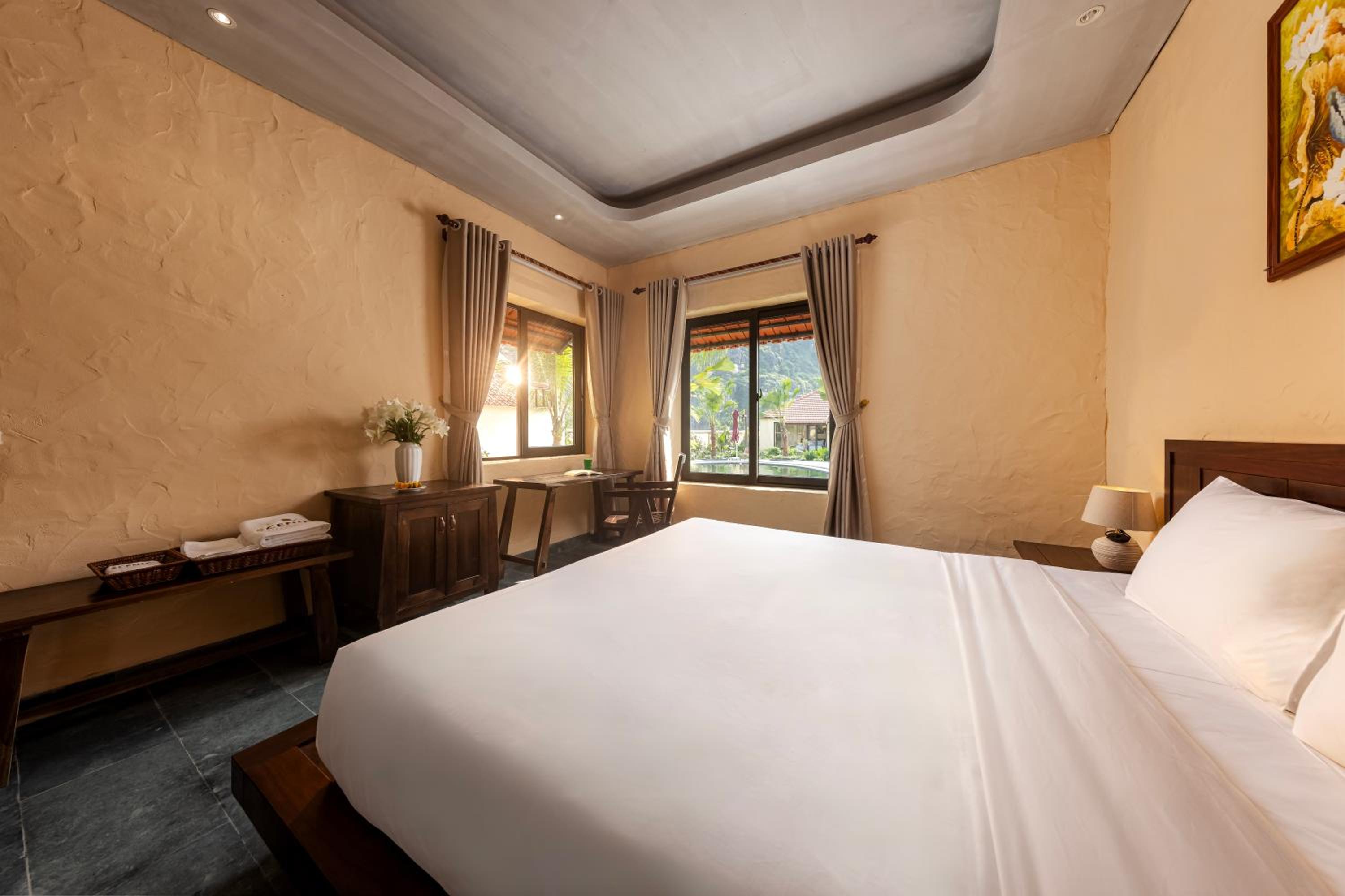Double Room with Pool View photo 3
