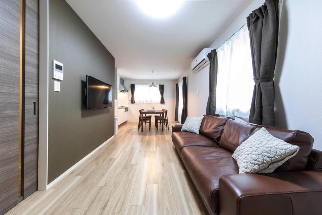 One-Bedroom Apartment photo 1
