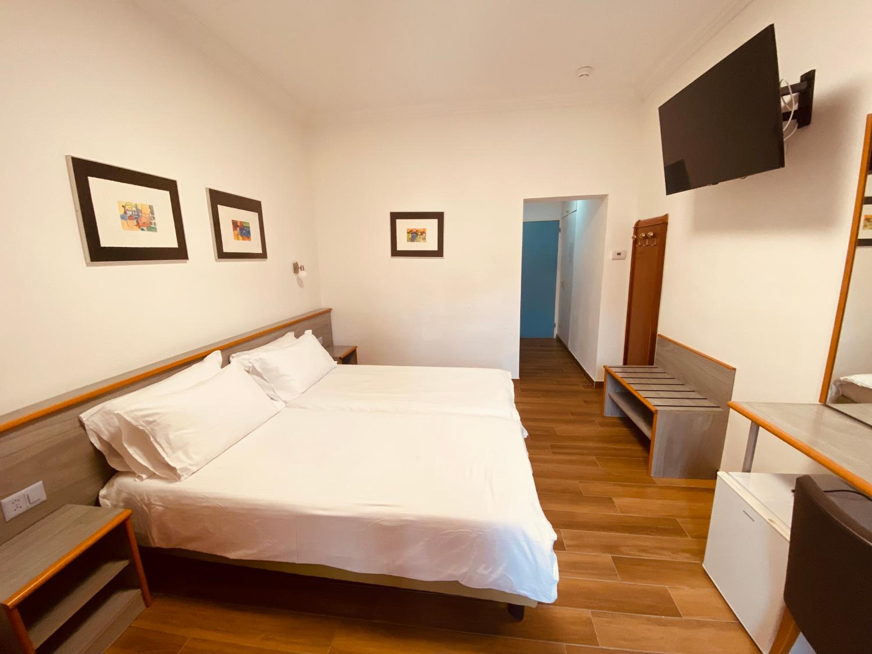Twin Room - Photo 1