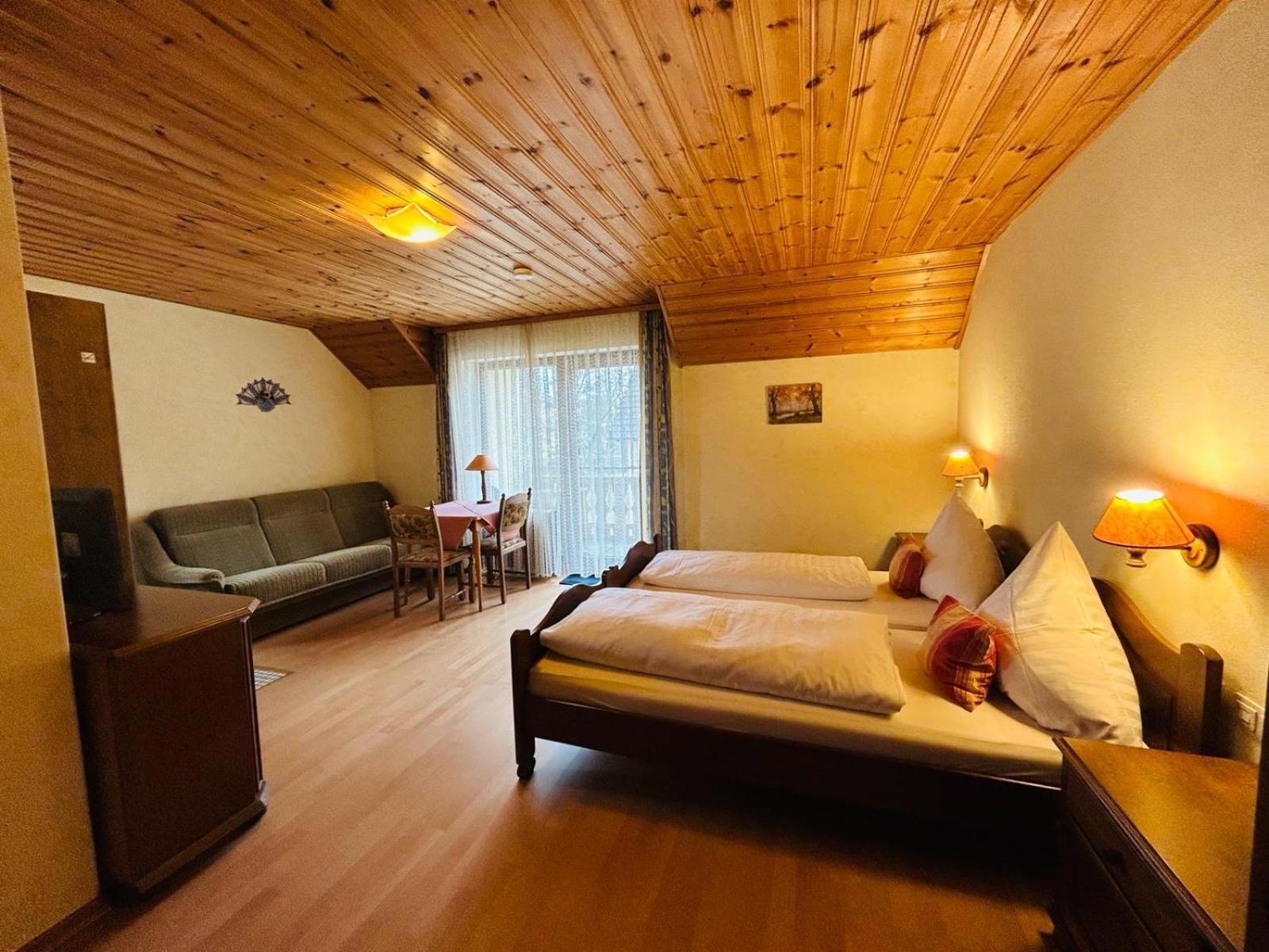 Triple Room with partial lake view and balcony photo 3