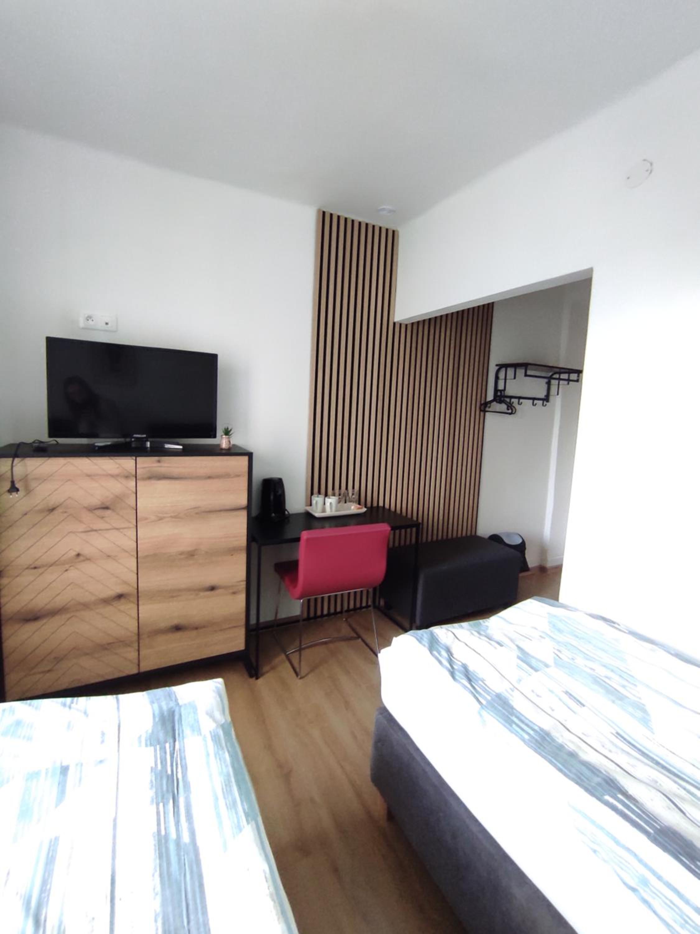 Double or Twin Room - Photo 8