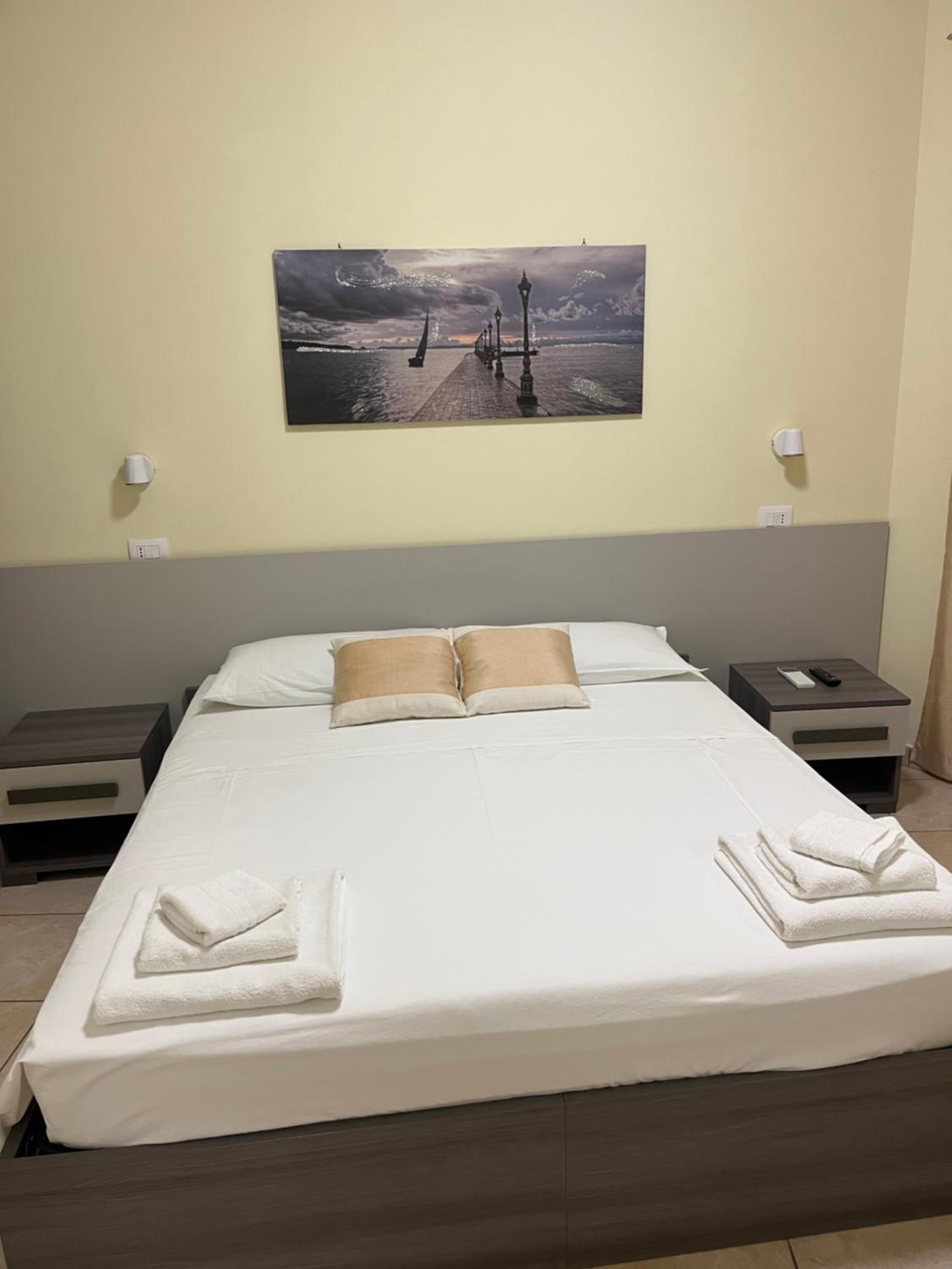 Deluxe Double Room with Balcony photo 3