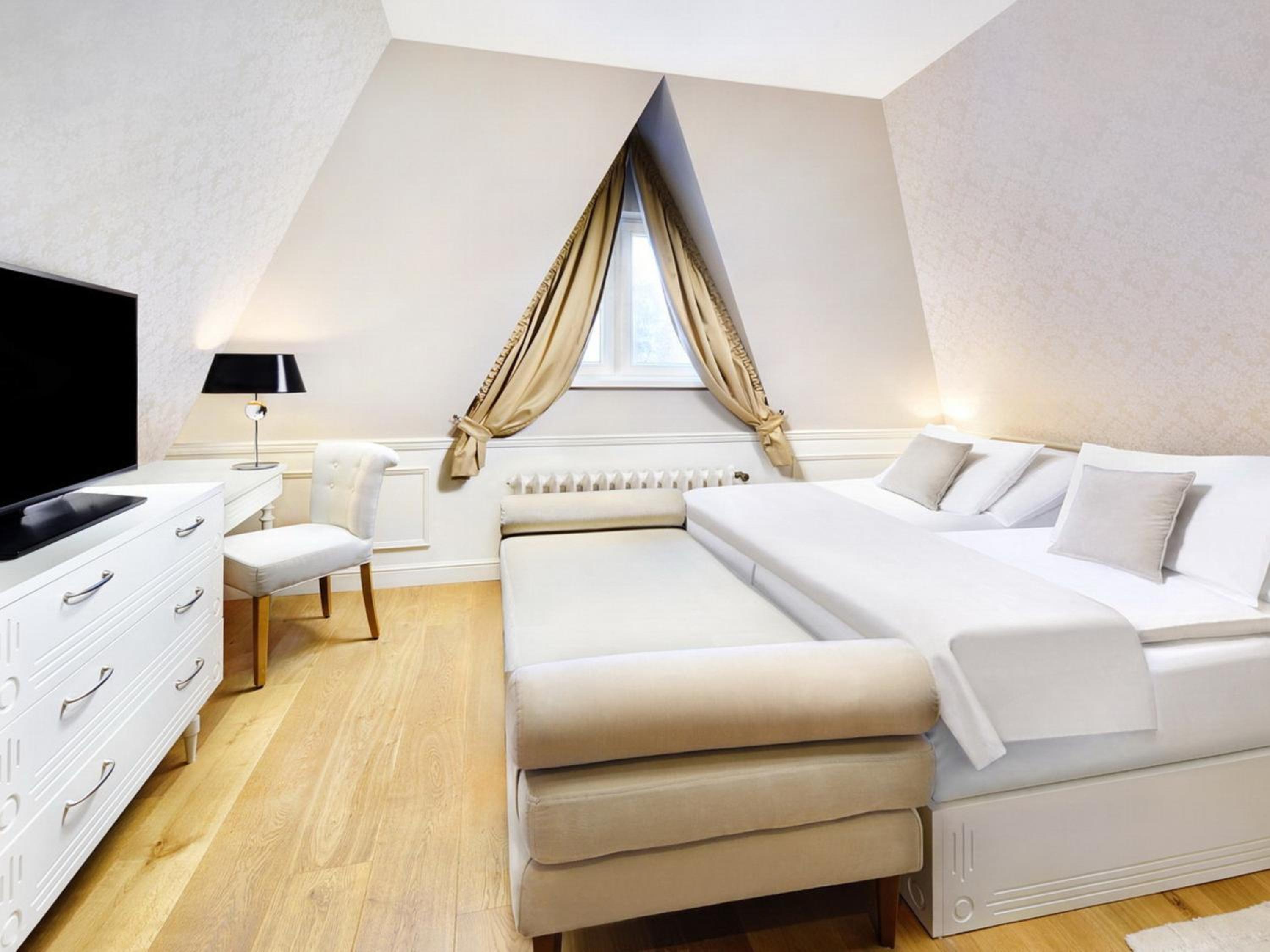 Historical Attic Room photo 1
