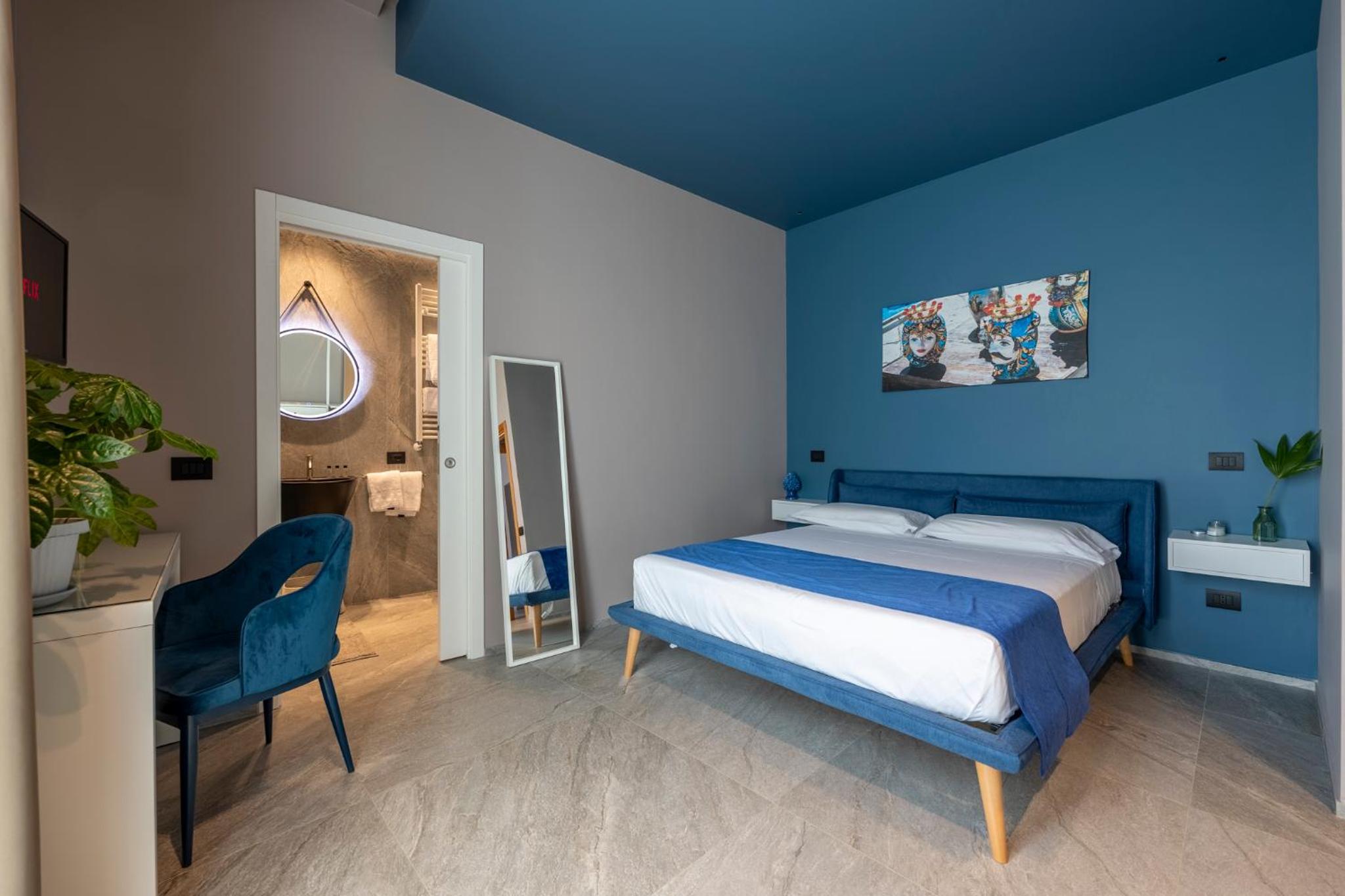 Deluxe King Room photo 1