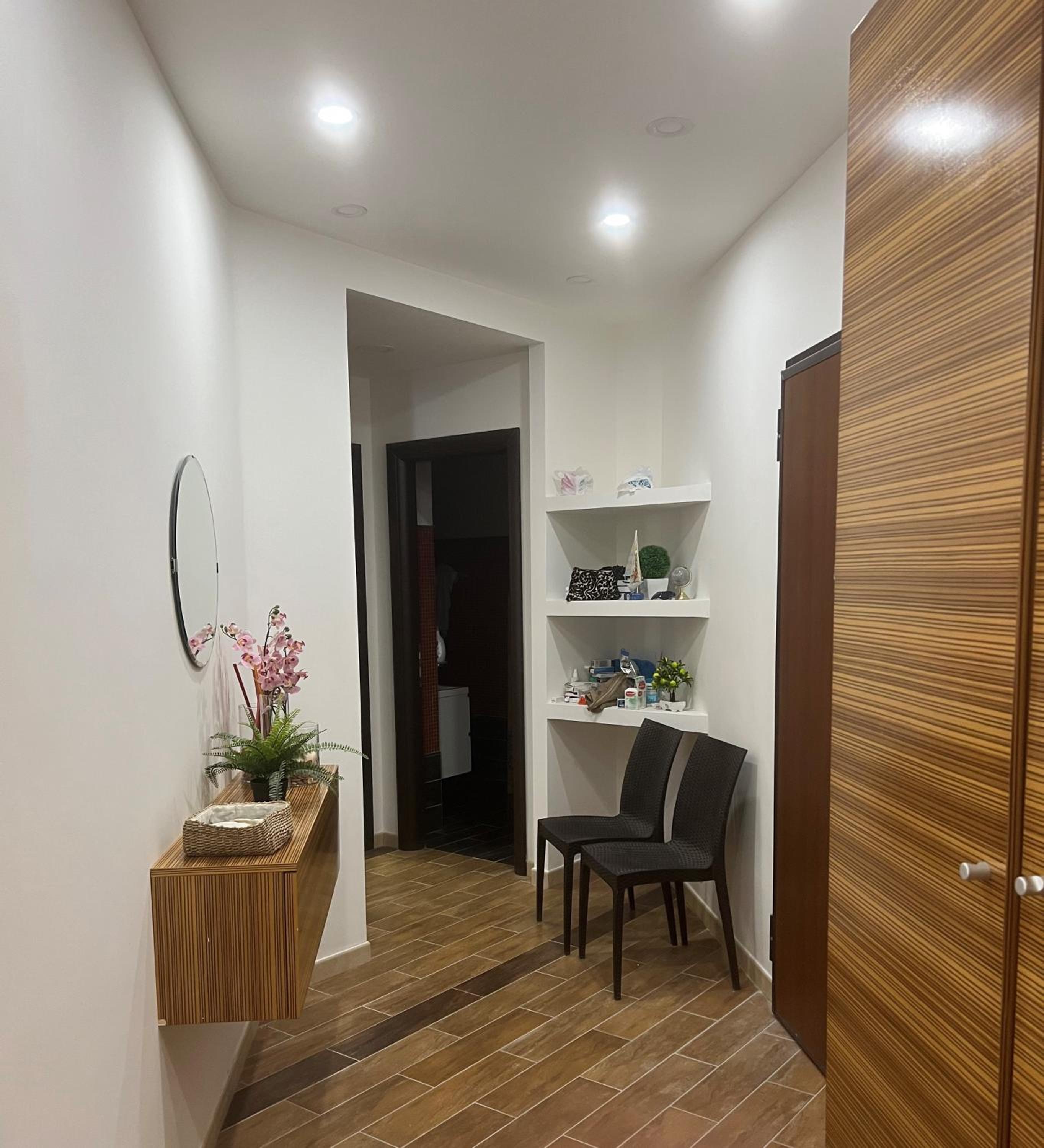 Apartment with Mountain View