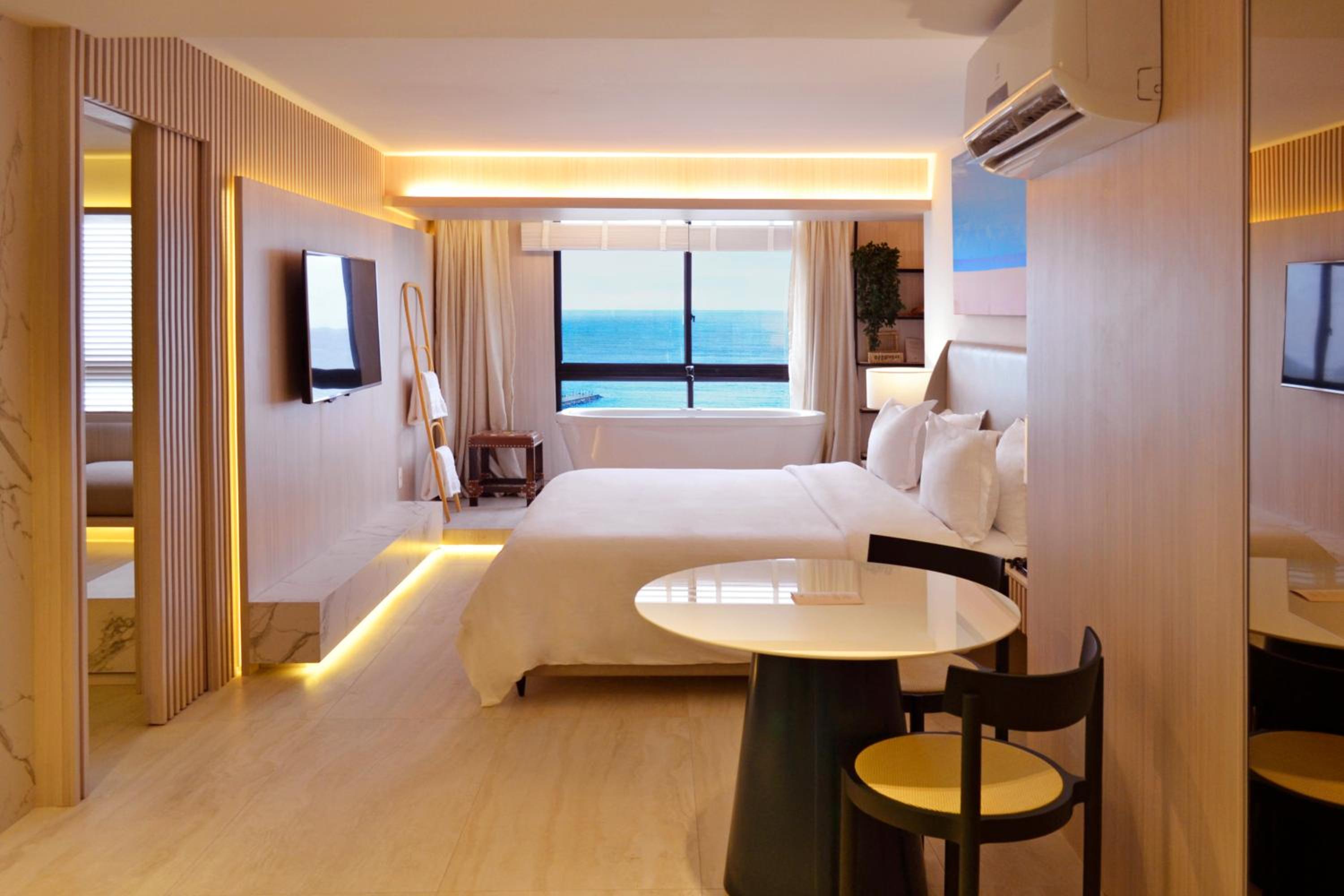 Deluxe Suite With Sea View
