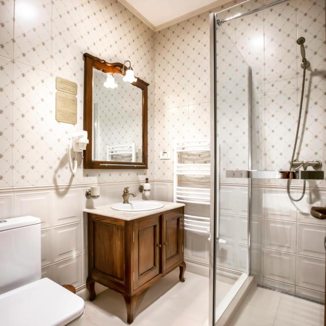 Deluxe Double with Street View - Photo 2
