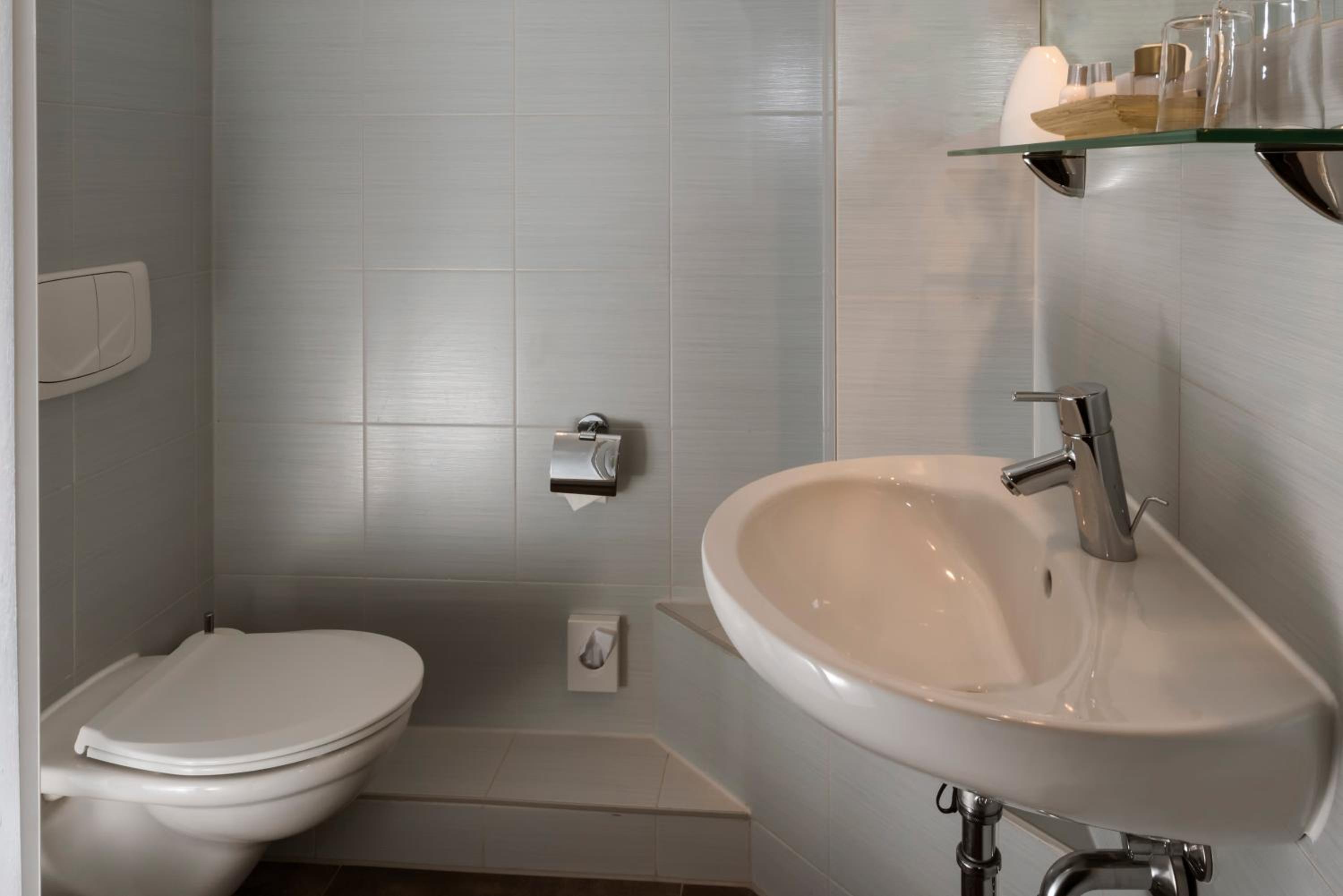 Two-Bedroom Suite - Photo 4