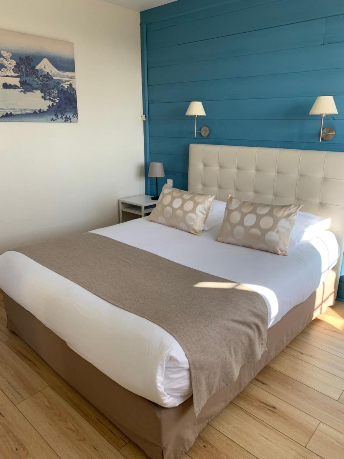 Superior Queen Room with Queen Bed - Non-Smoking - Photo 4