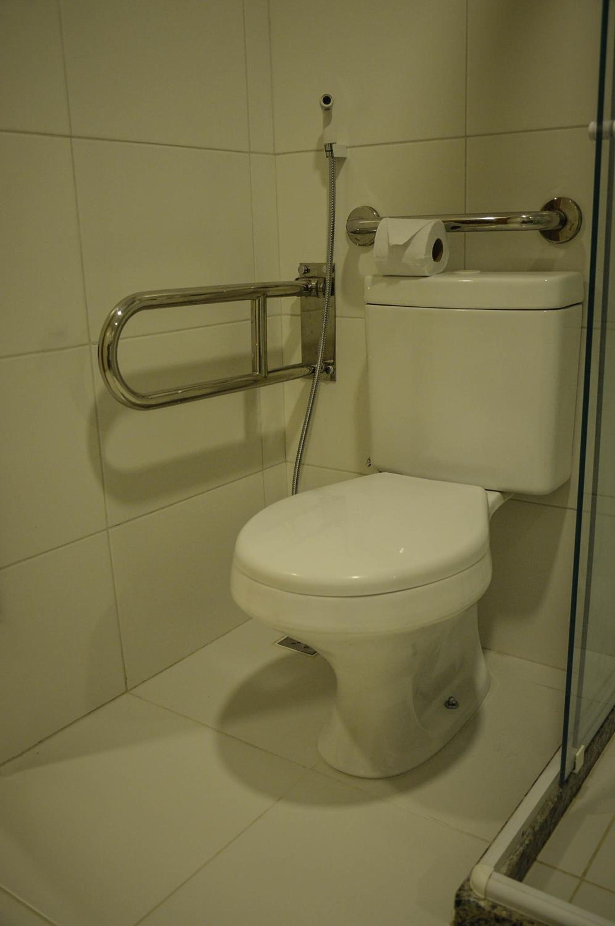 Standard Twin Room - no fridge photo 2