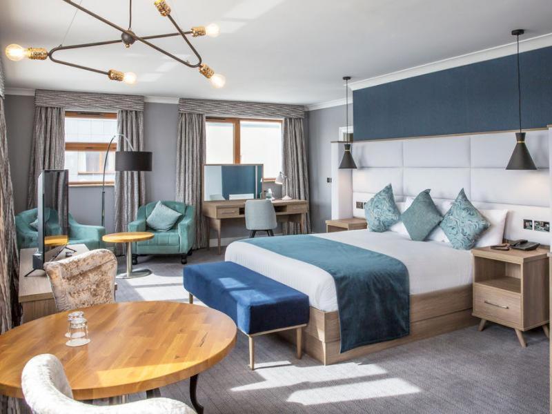 Executive Suite - Photo 1