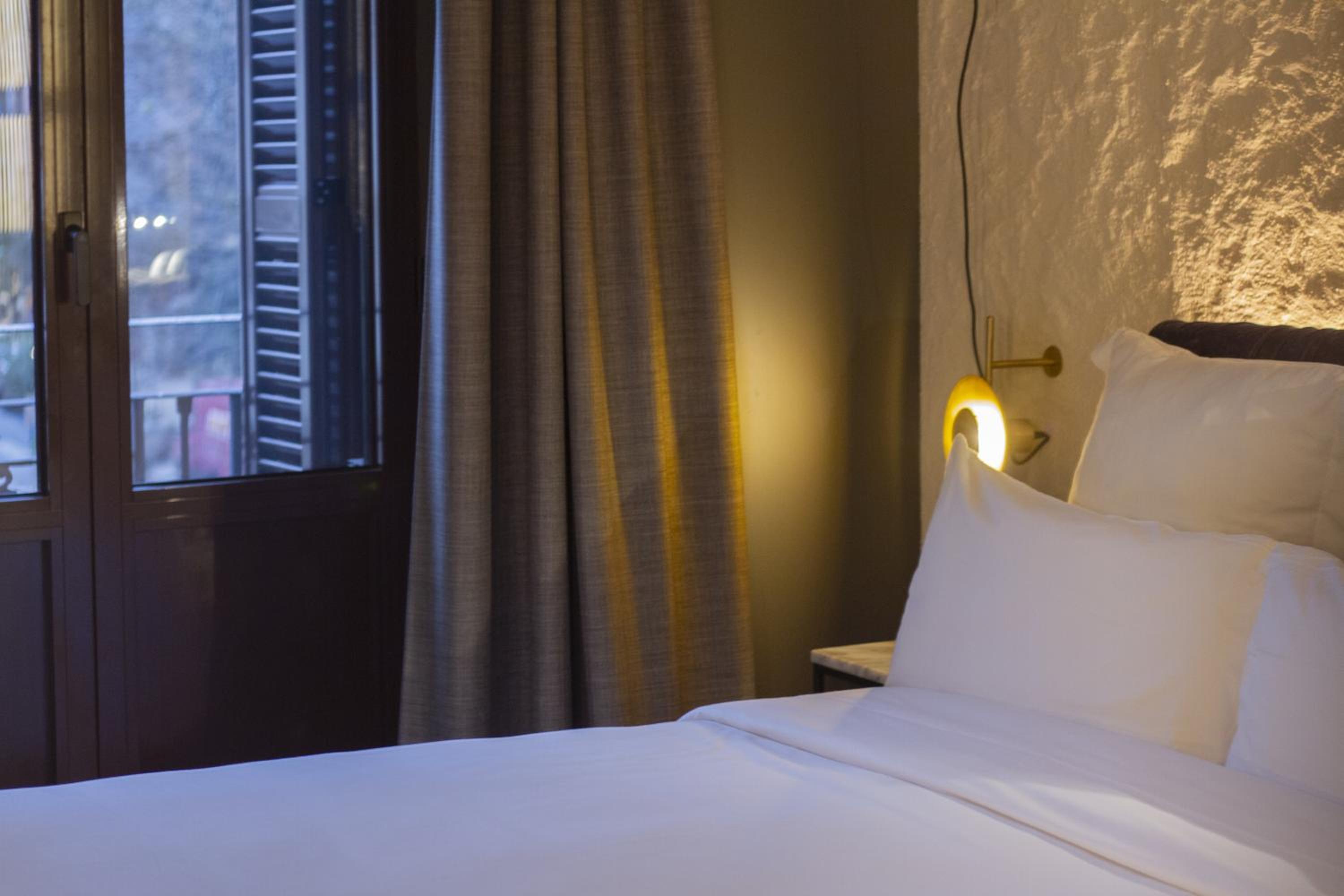 Standard Room with Balcony - Photo 1