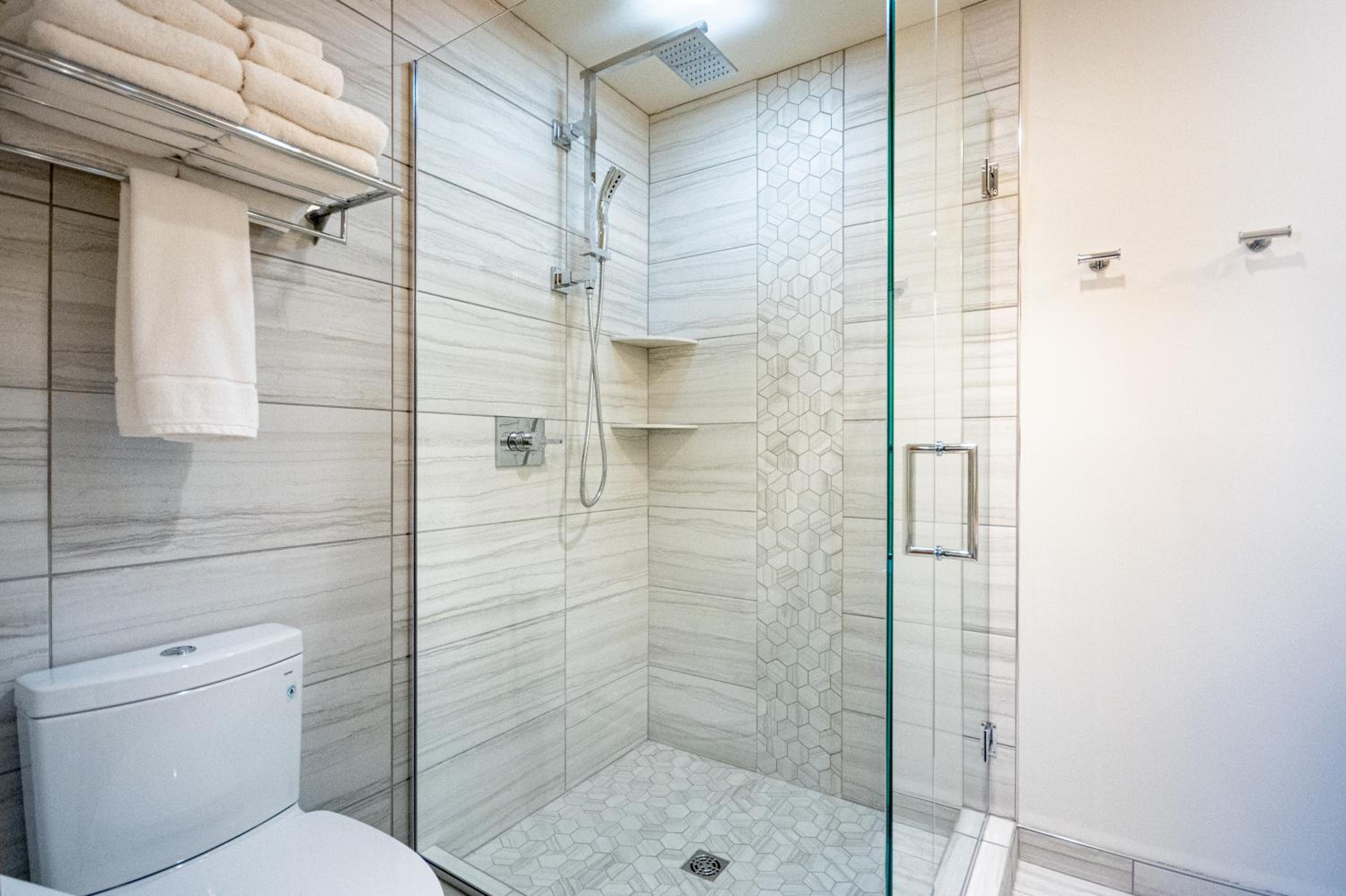 Deluxe Suite with Spa Bath photo 2