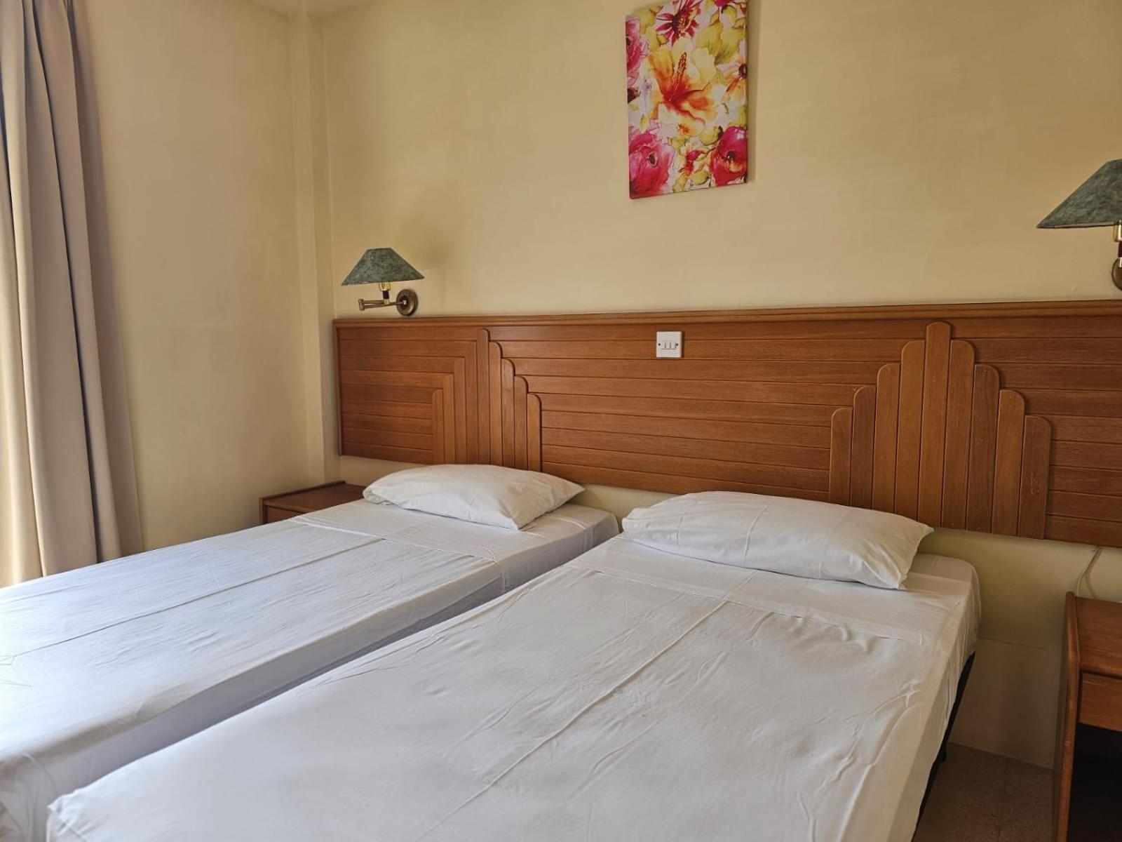 Doppel- oder Zweibettzimmer mit Meerblick