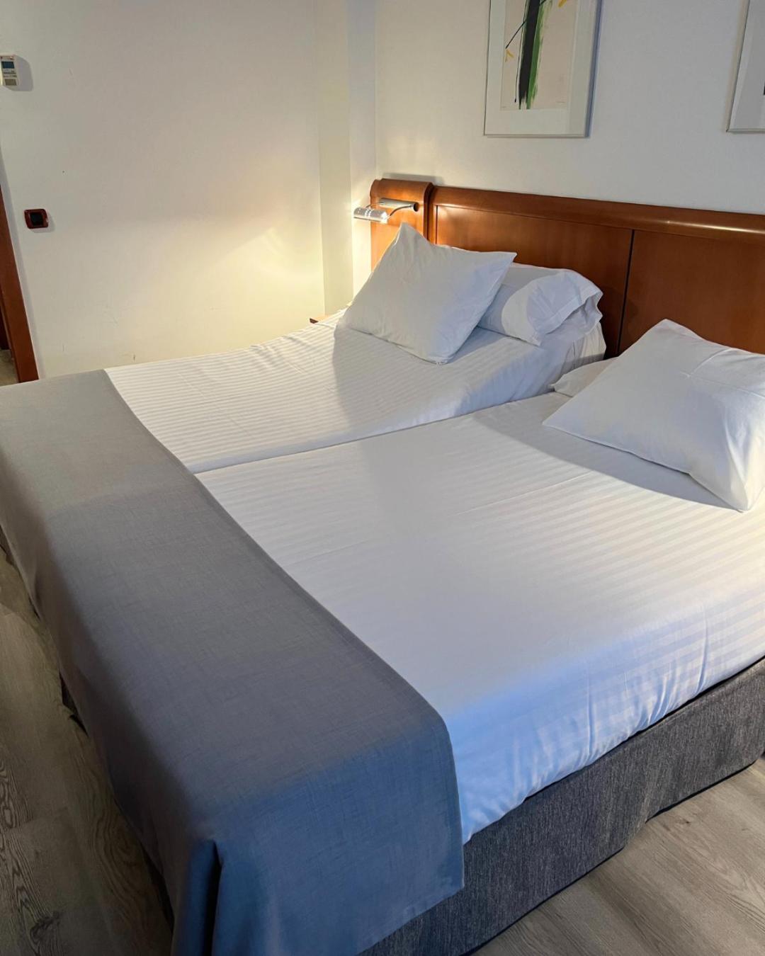 Twin Room - Photo 3