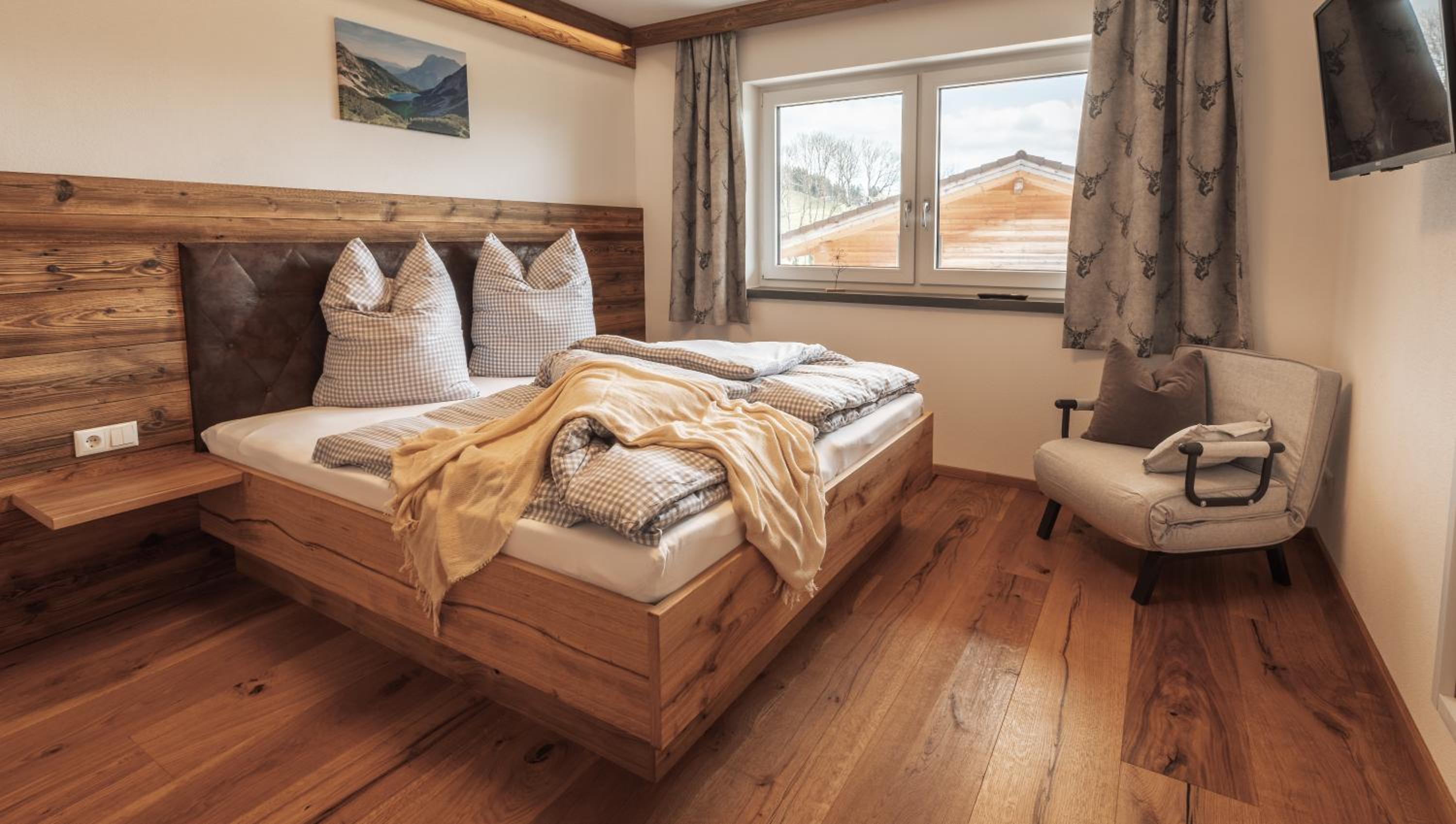 Apartment with Mountain View