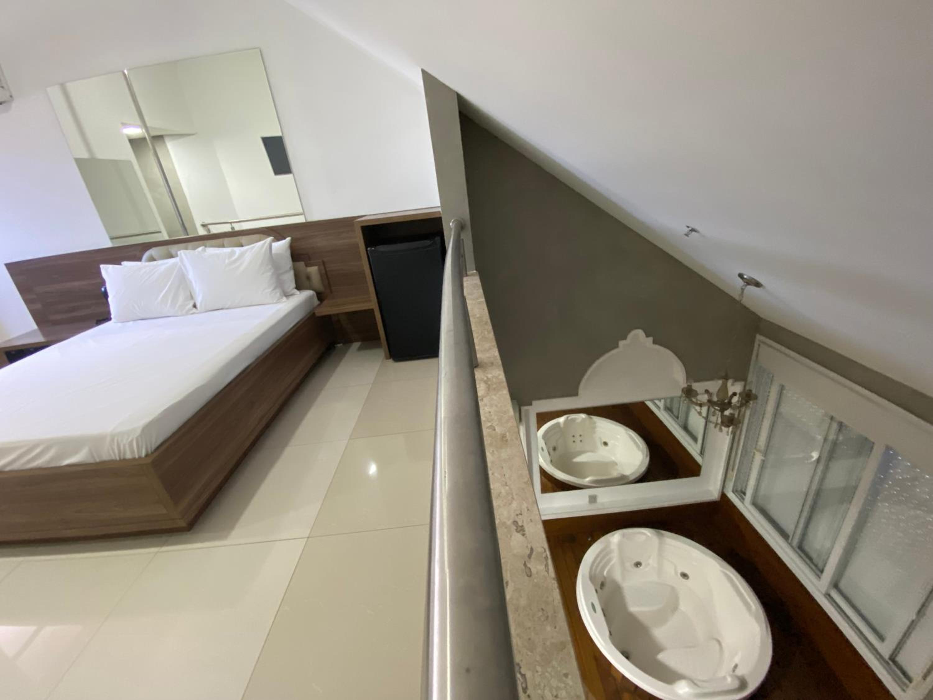 Duplex Suite - Photo 3