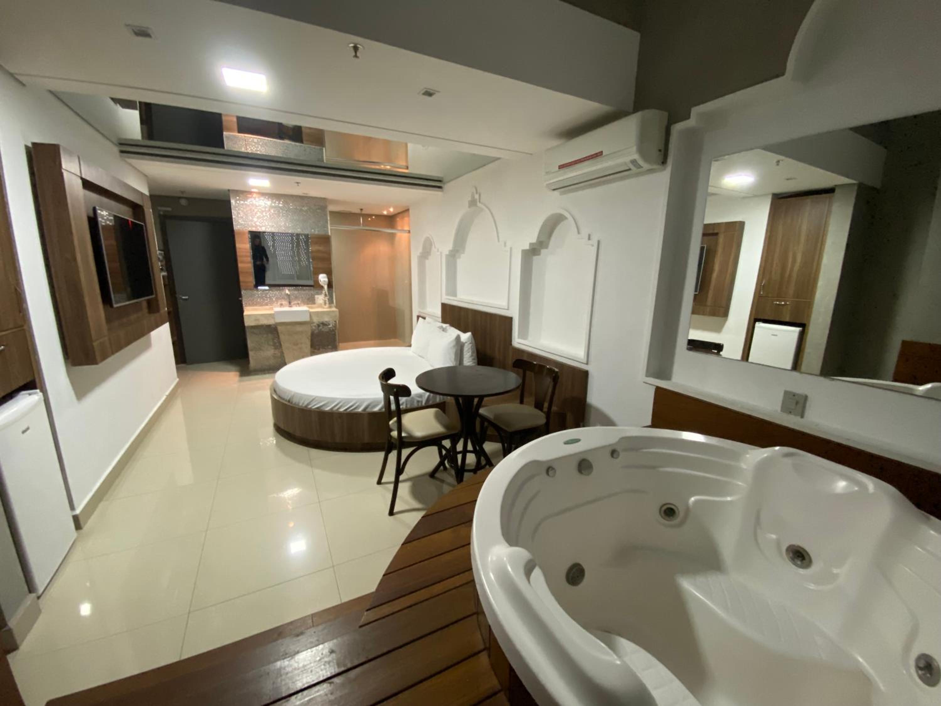 Duplex Suite - Photo 2