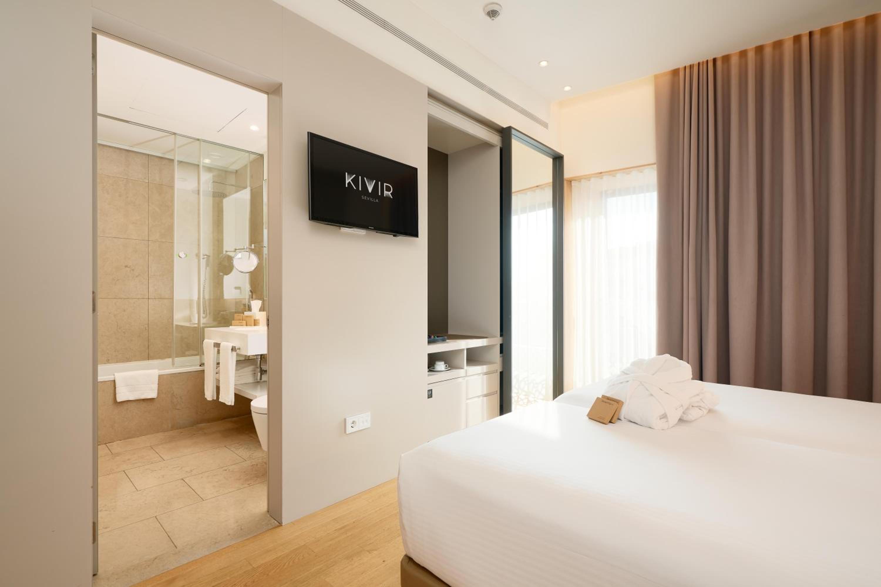 Deluxe Double or Twin Room - Photo 5