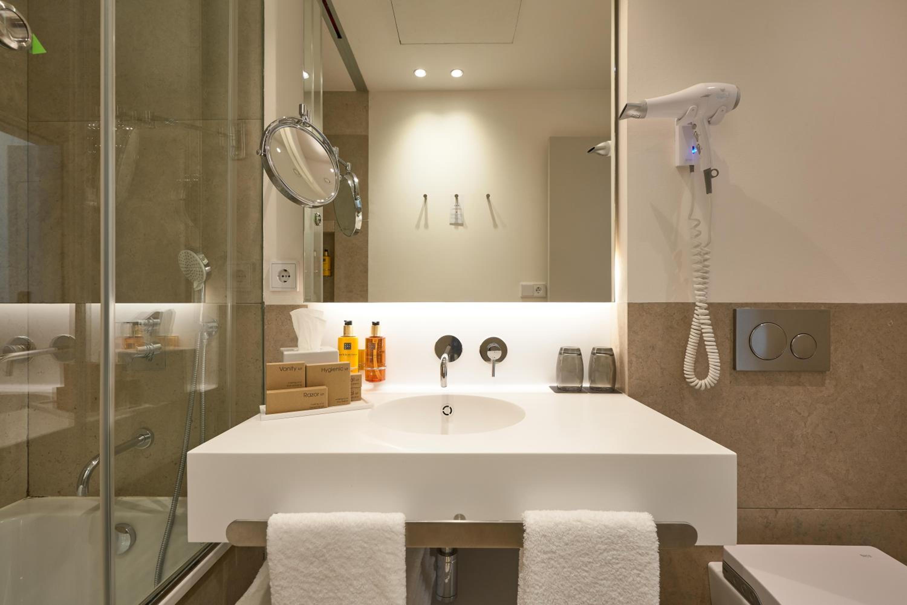 Deluxe Double or Twin Room - Photo 4