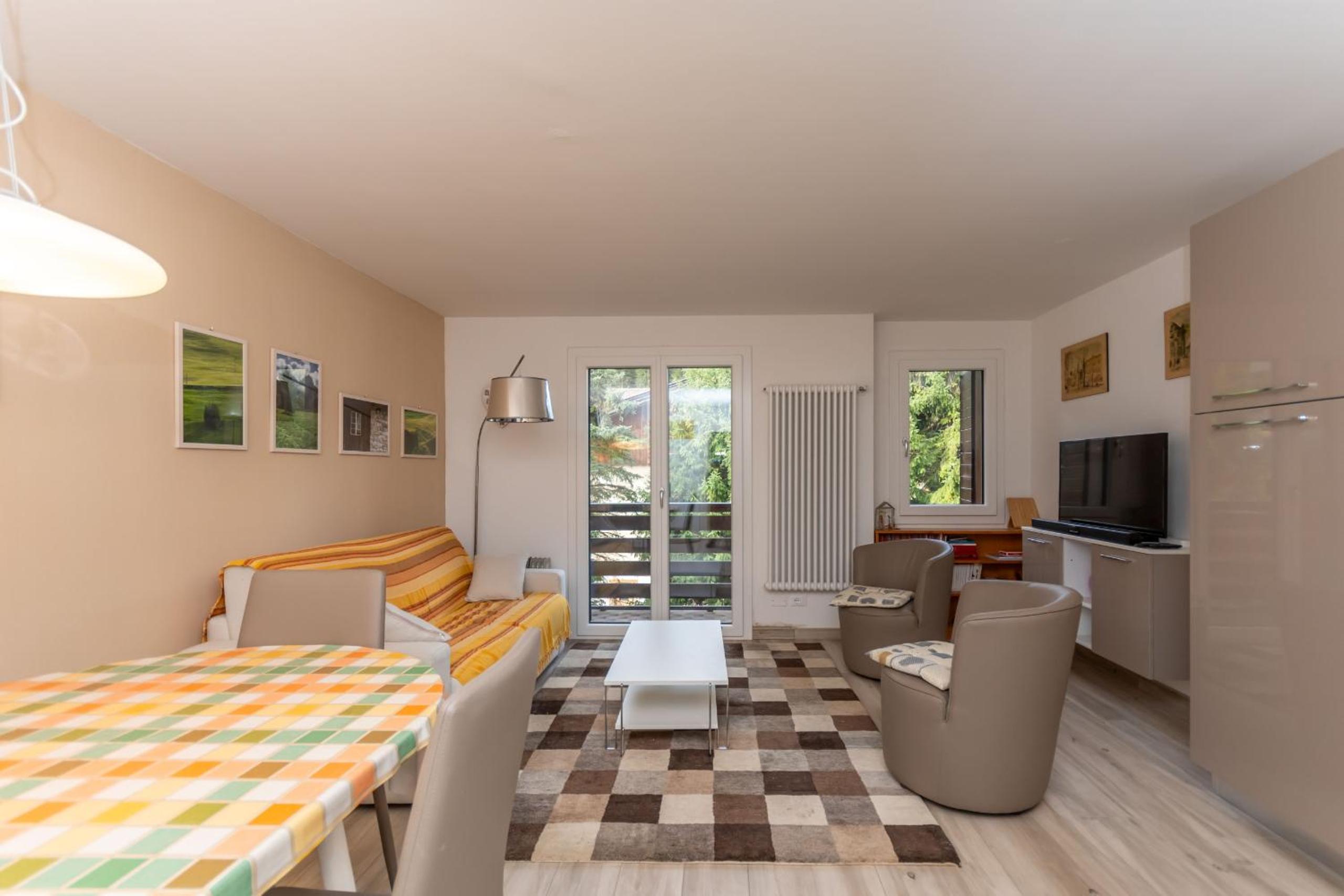 Apartment with Mountain View