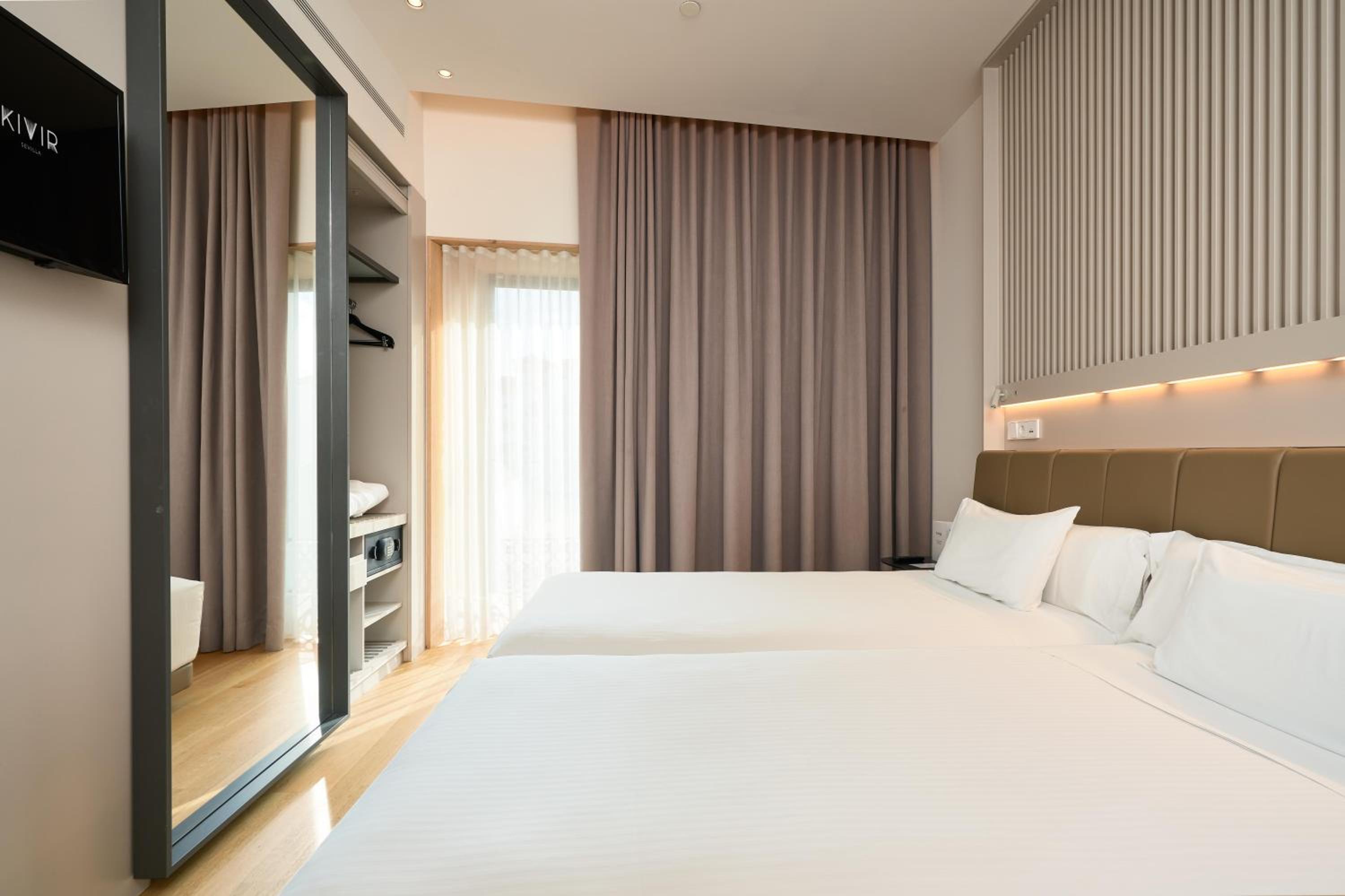 Deluxe Double or Twin Room - Photo 2