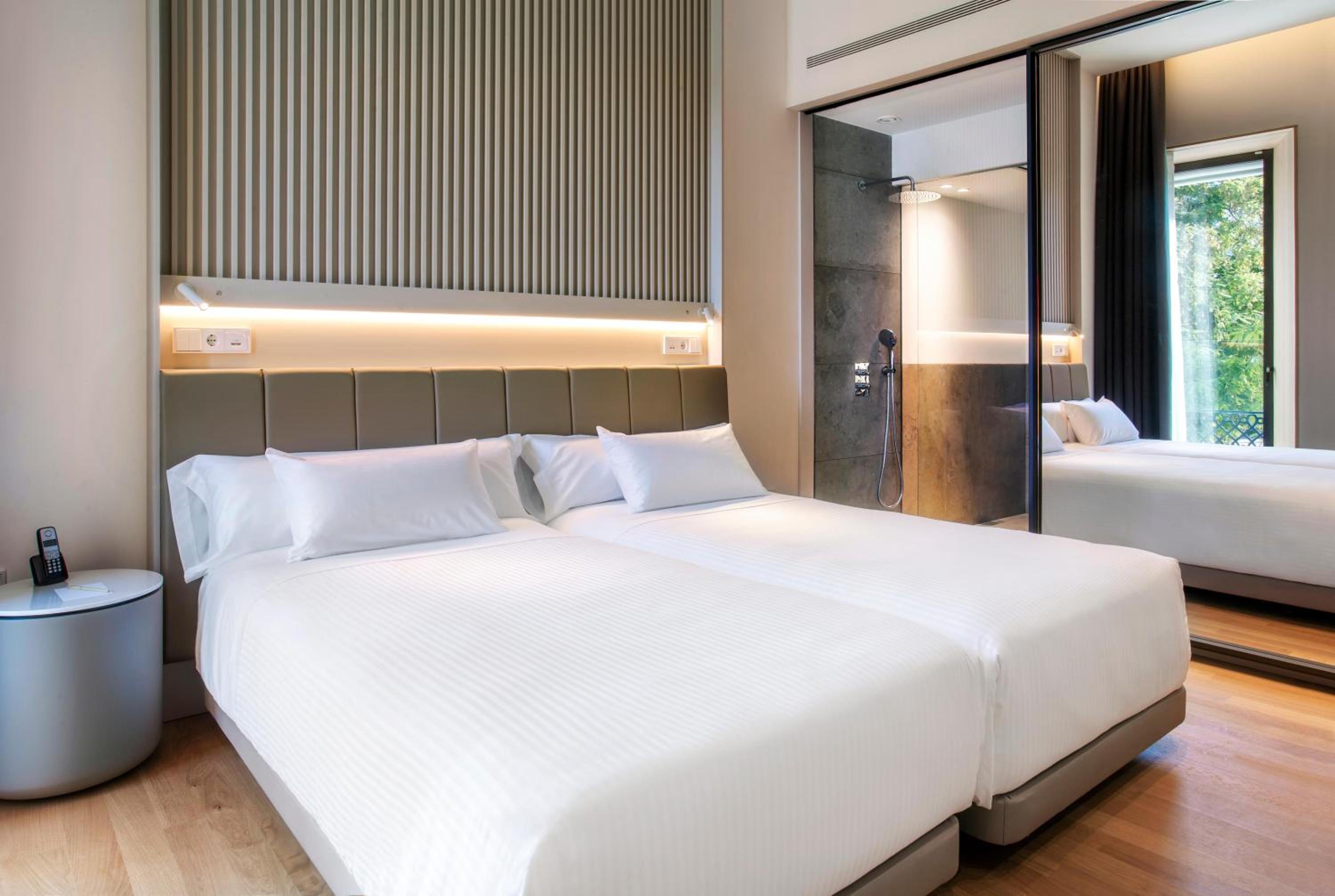 Premium Double or Twin Room - Photo 2