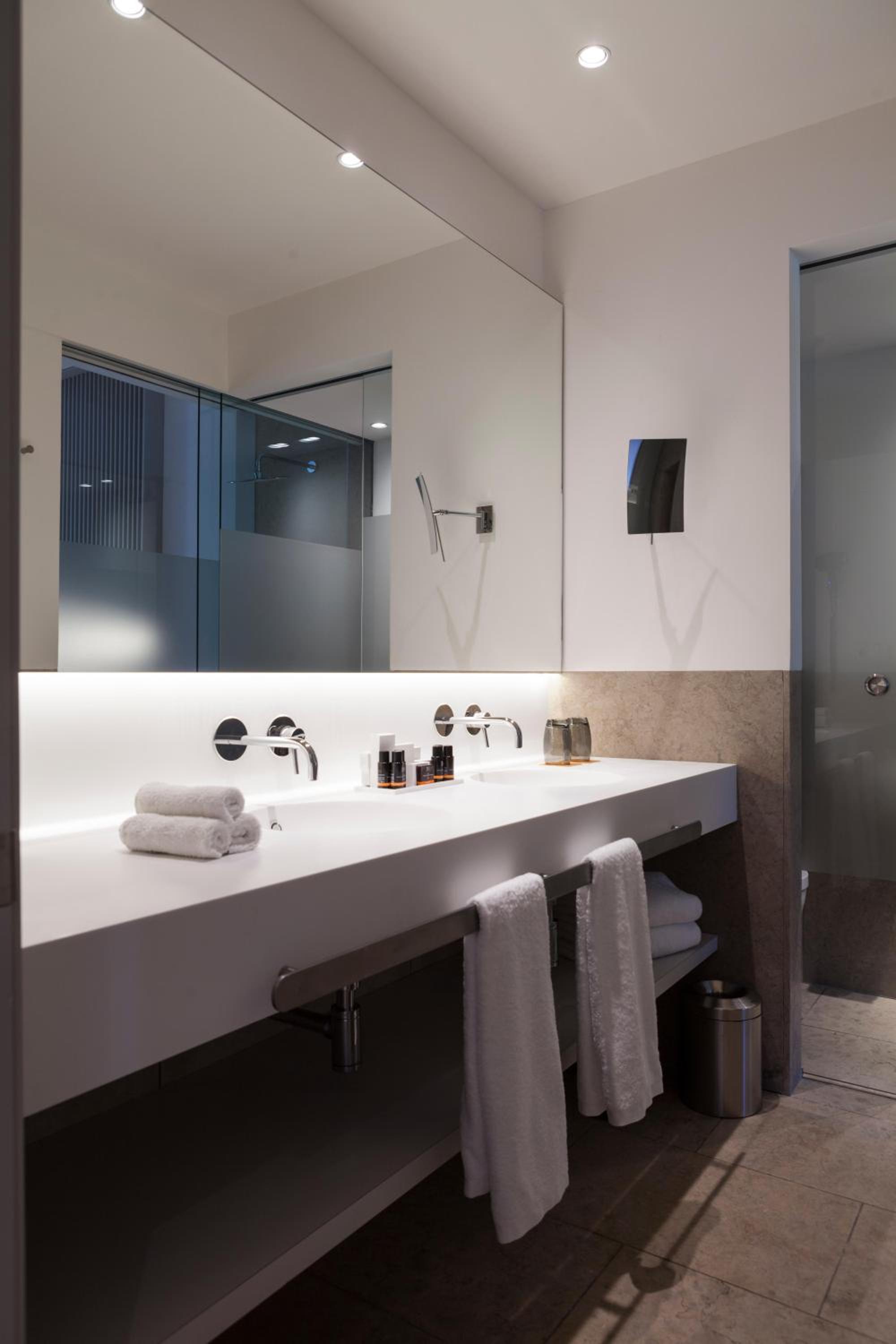 Premium Double or Twin Room - Photo 3