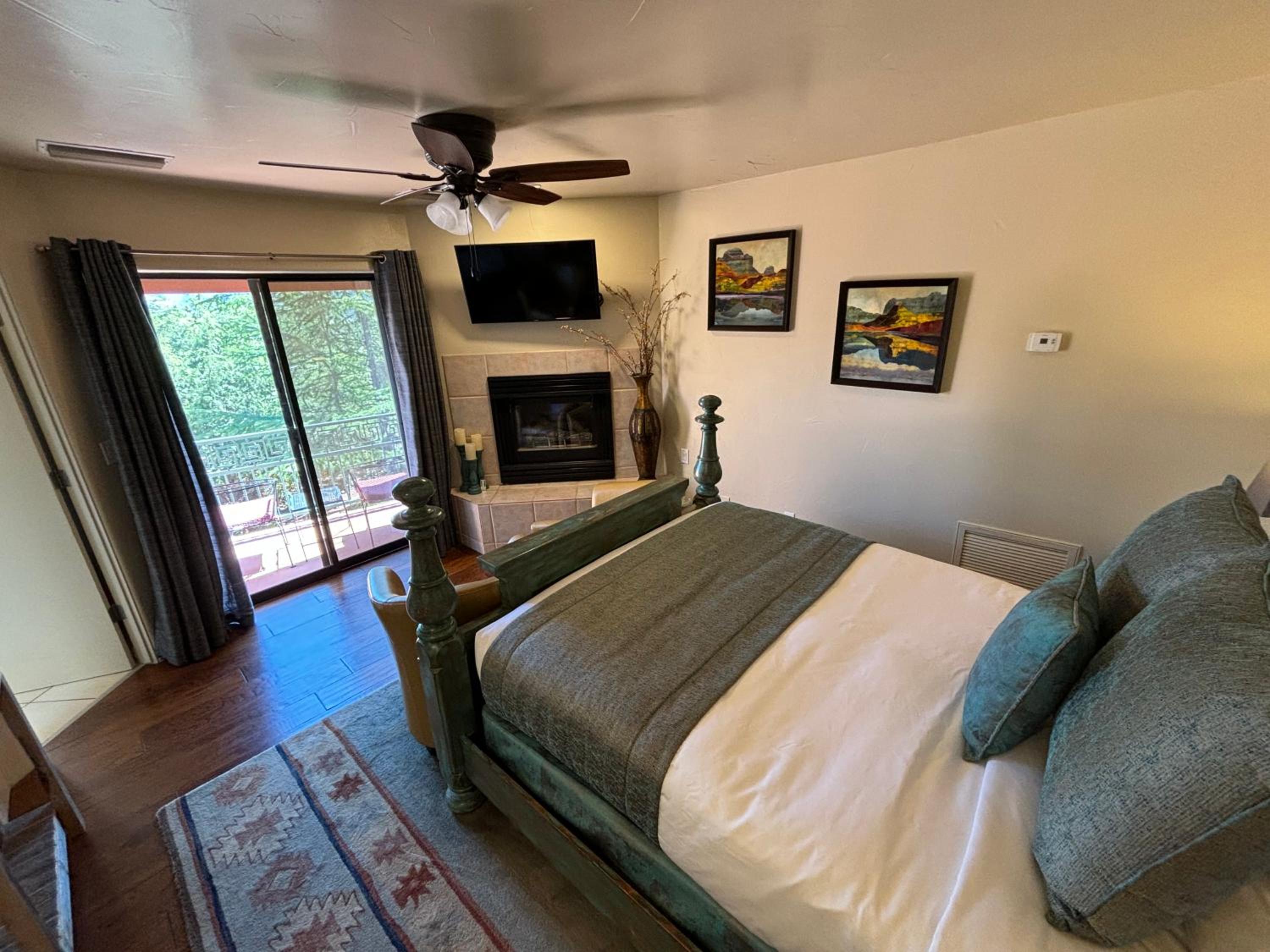 Sunlit Dreams - Standard Queen Room with View - Photo 7