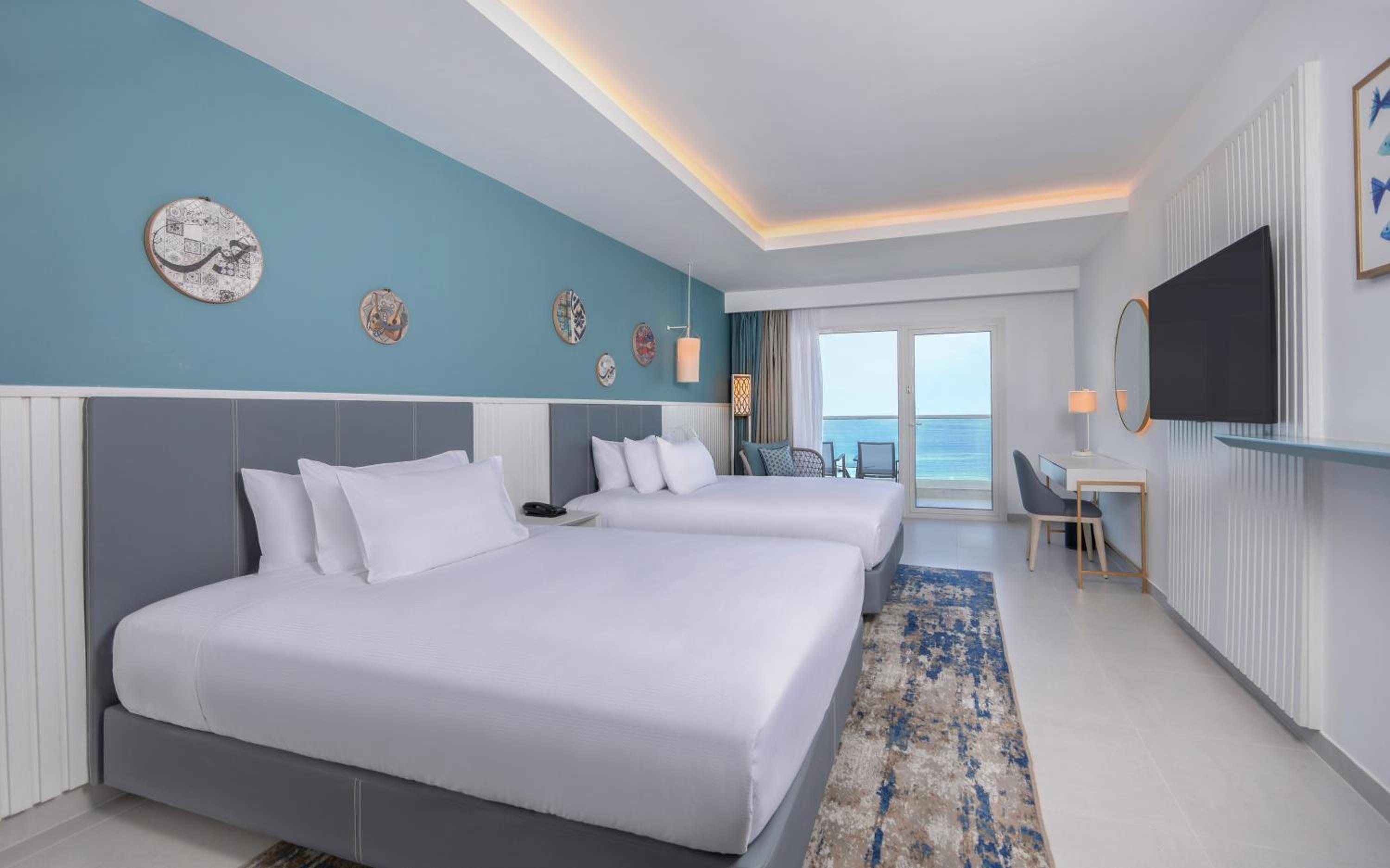 Deluxe Queen Room with Two Queen Beds - Partial Sea View - Photo 5