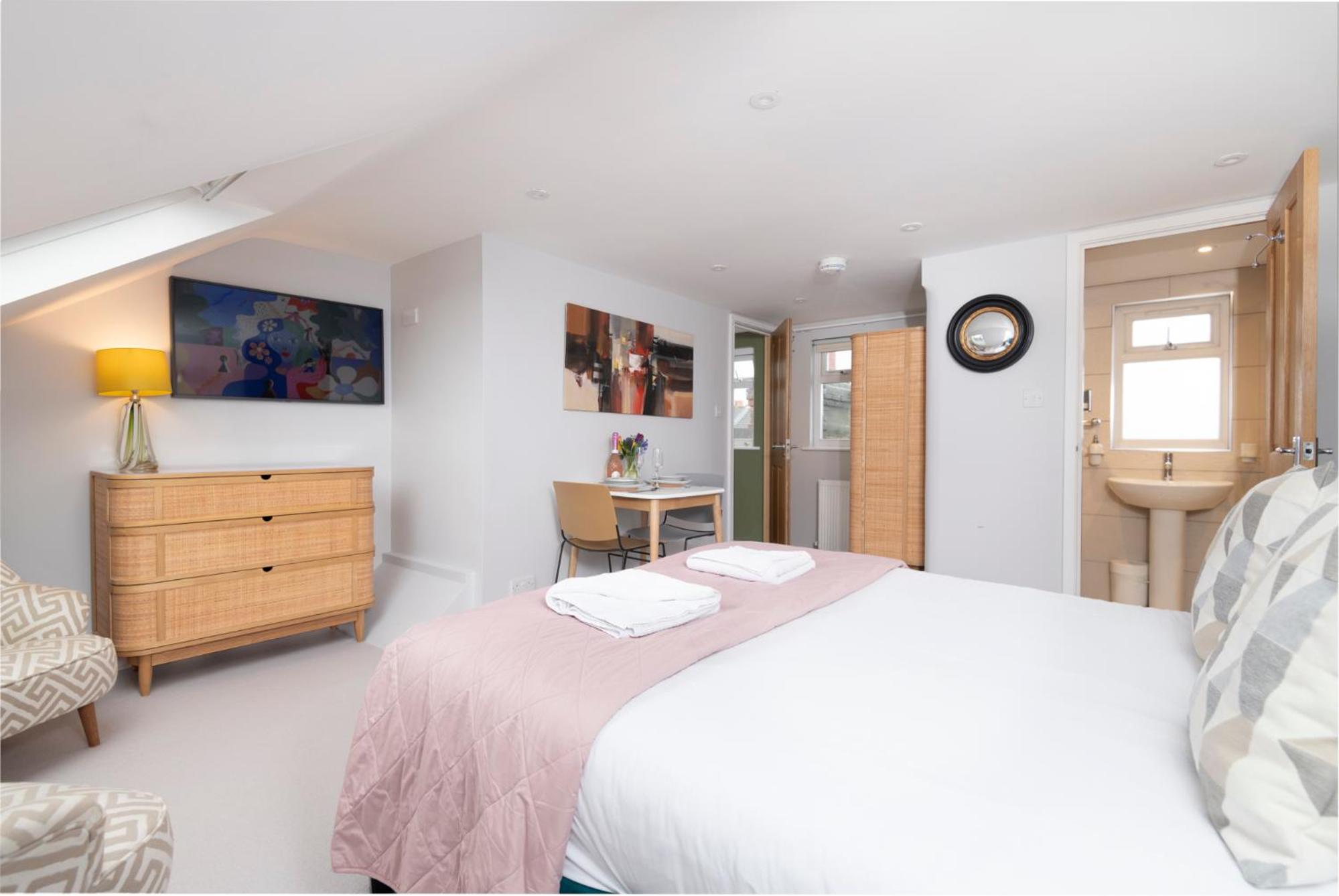 Double Room with Private Bathroom photo 2